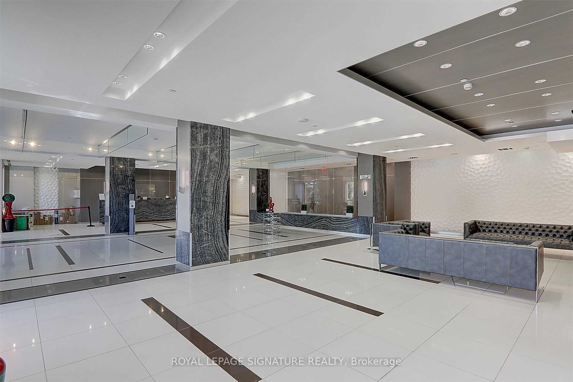 7165 Yonge St Property Photo 3