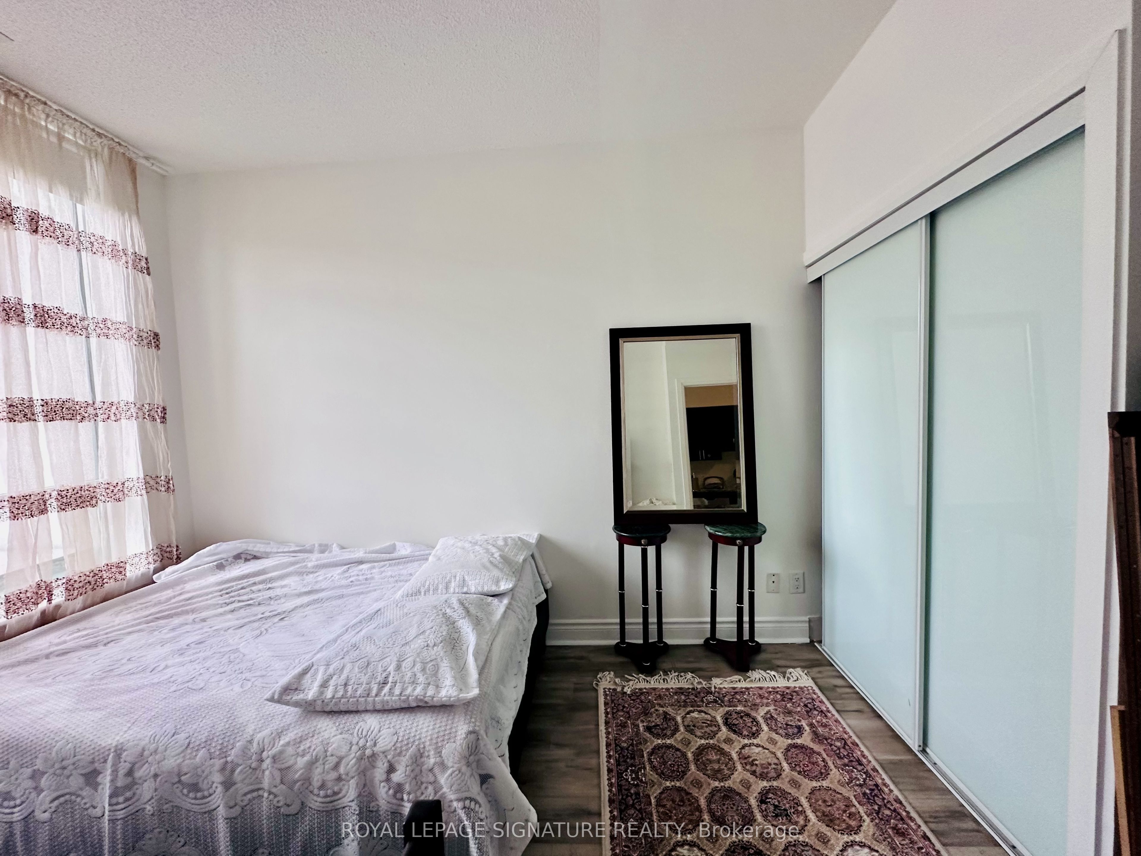 7165 Yonge St Property Photo 6