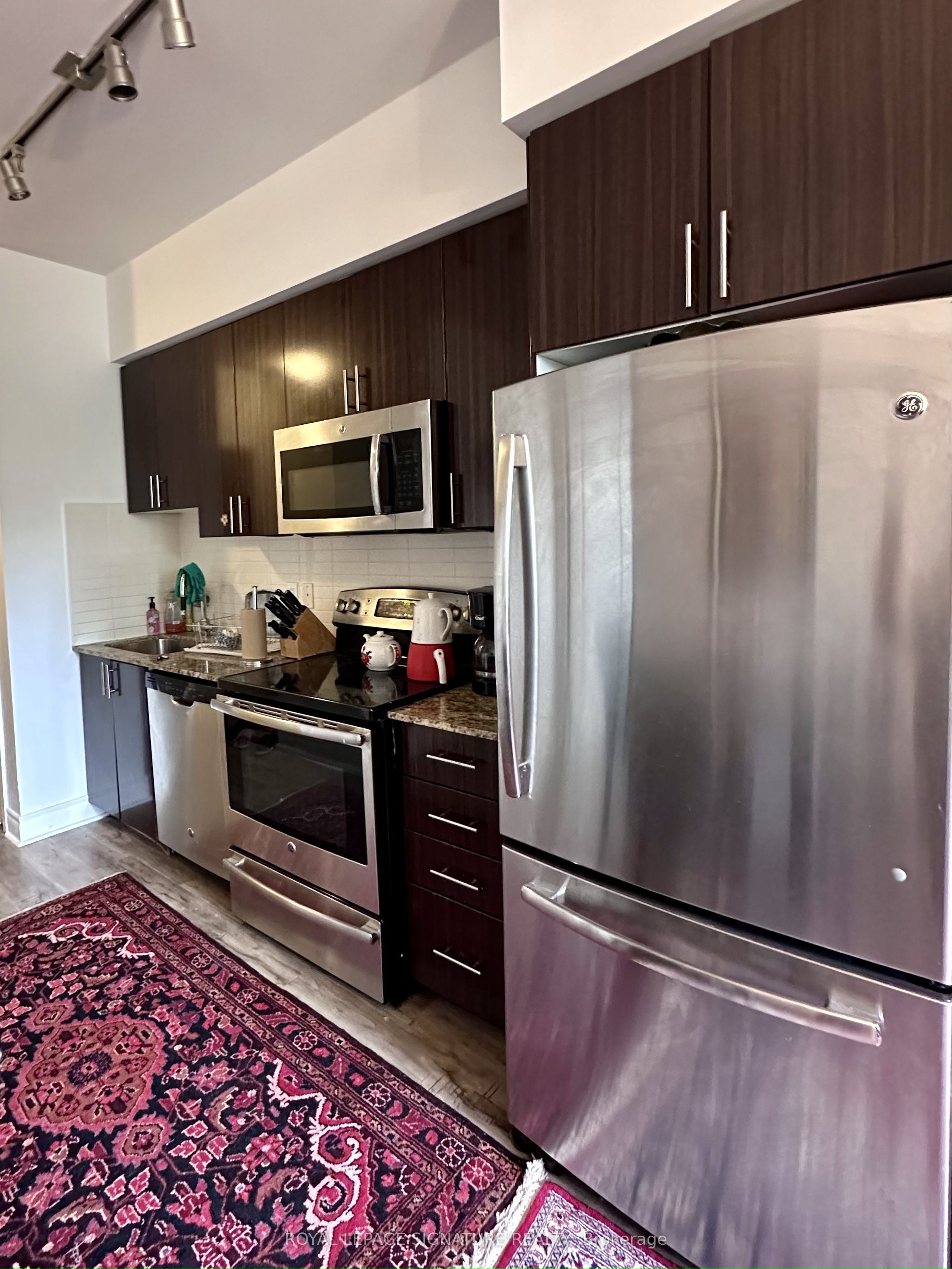7165 Yonge St Property Photo 7