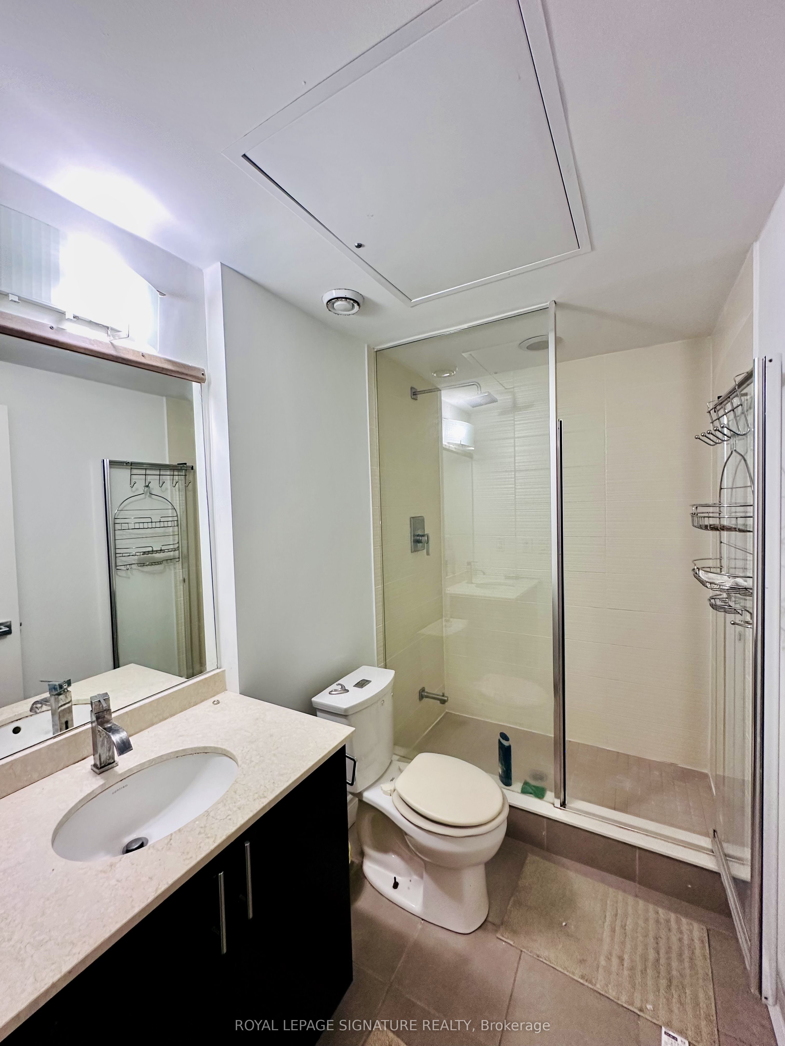 7165 Yonge St Property Photo 8