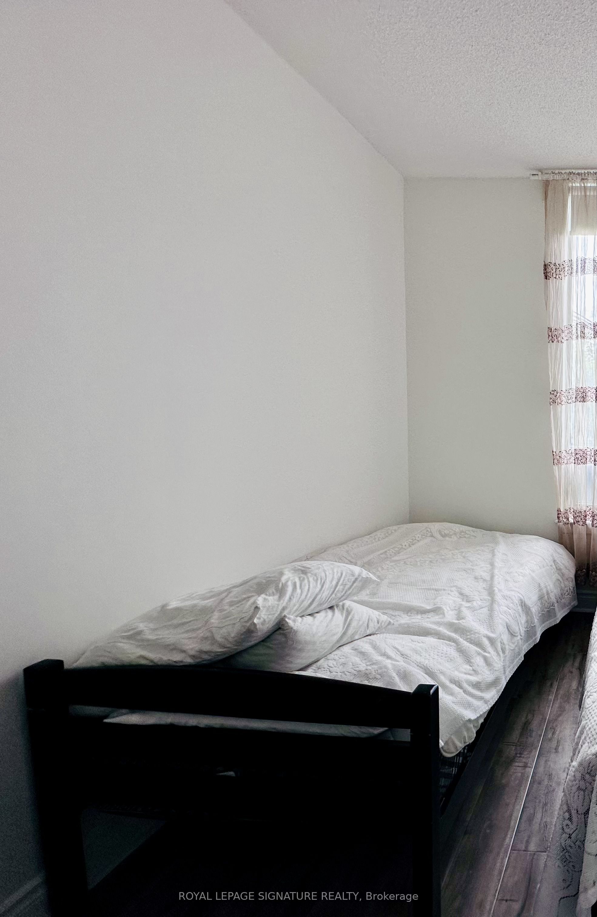7165 Yonge St Property Photo 9