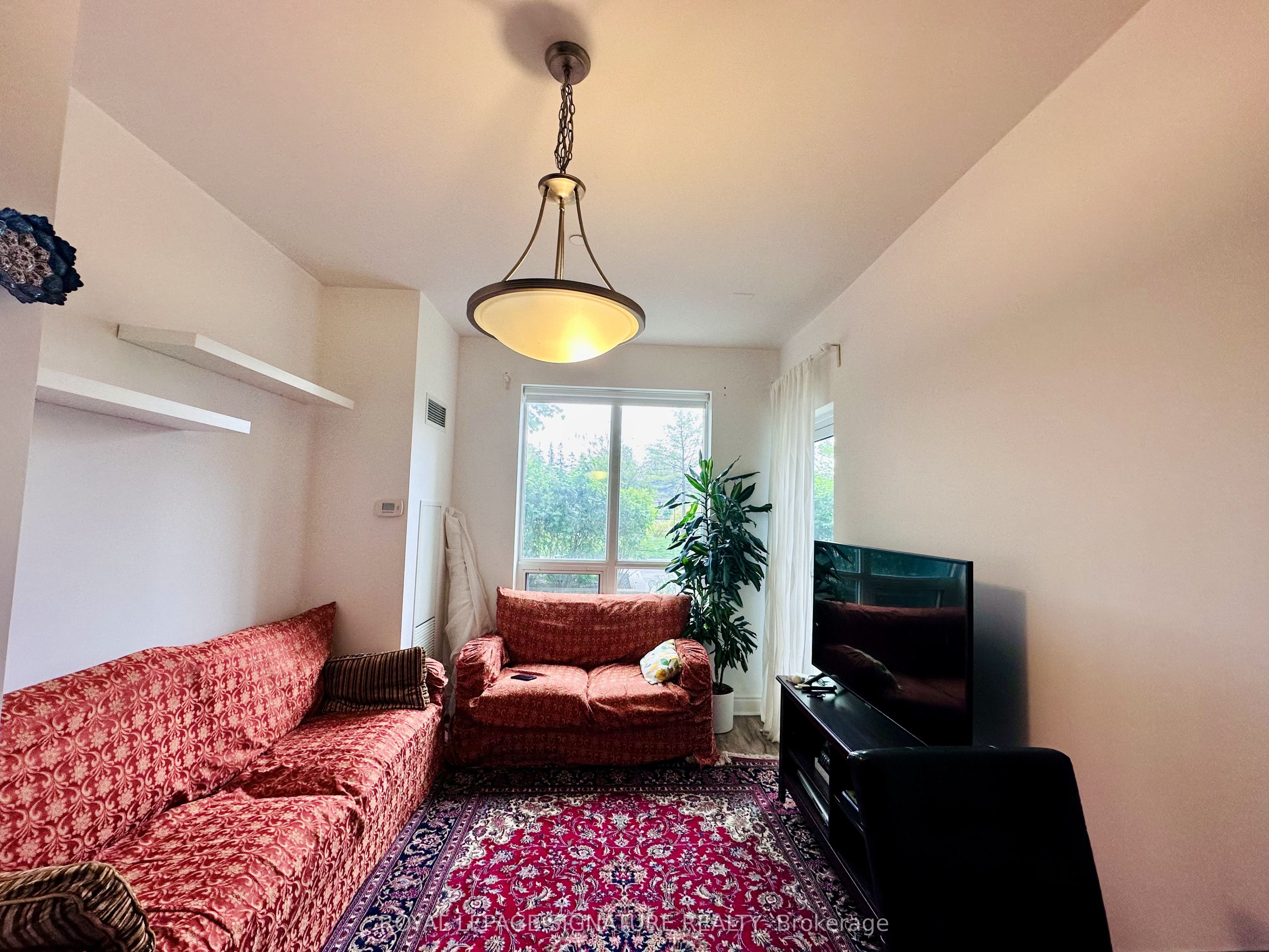 7165 Yonge St Property Photo 10