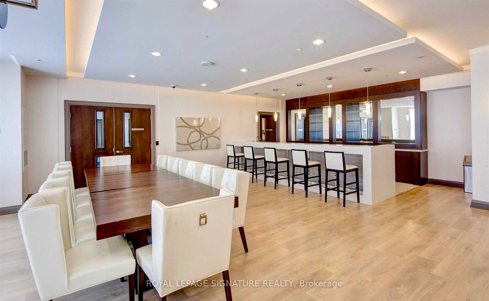7165 Yonge St Property Photo 15