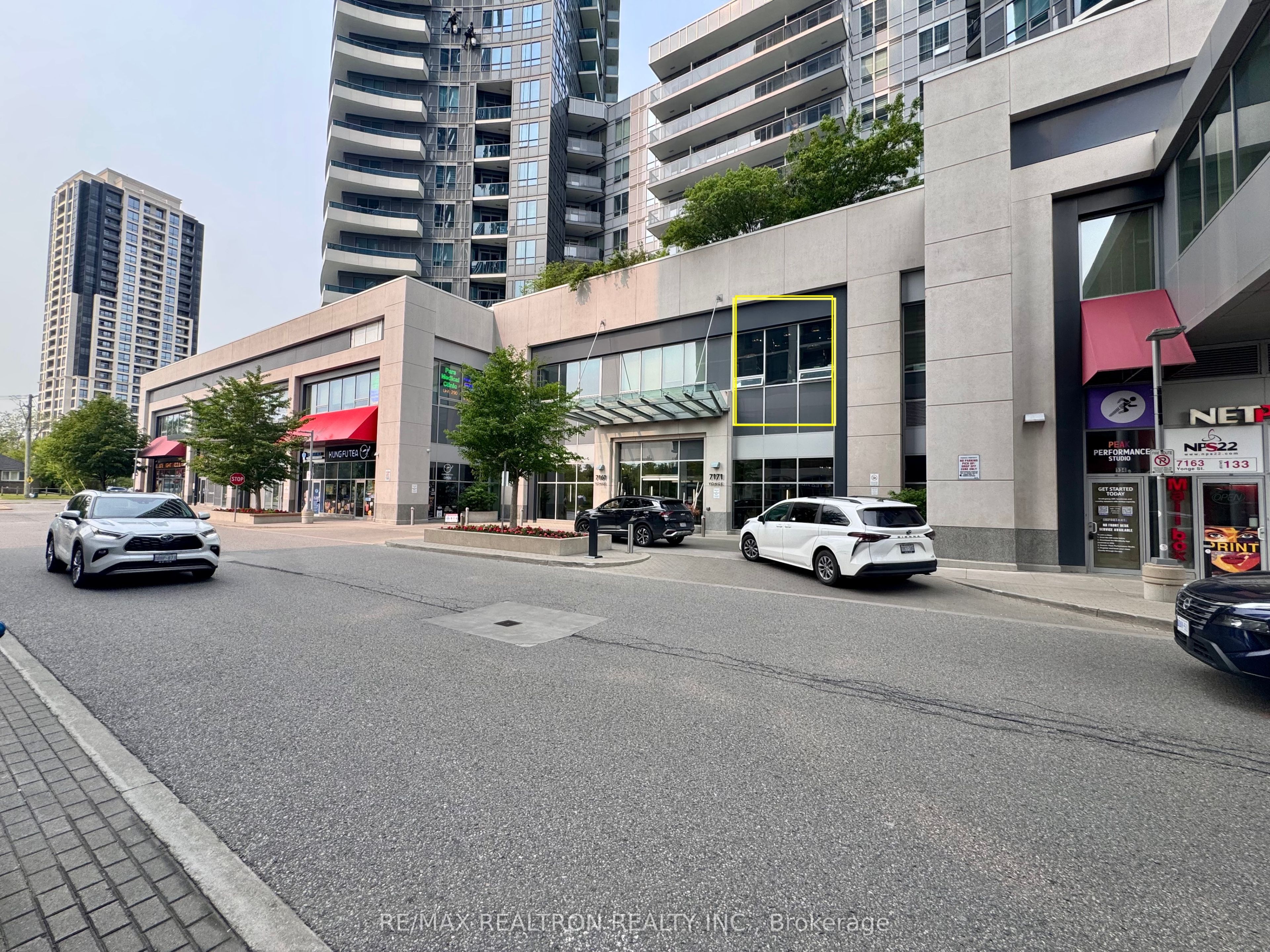 7163 Yonge St Property Photo 1