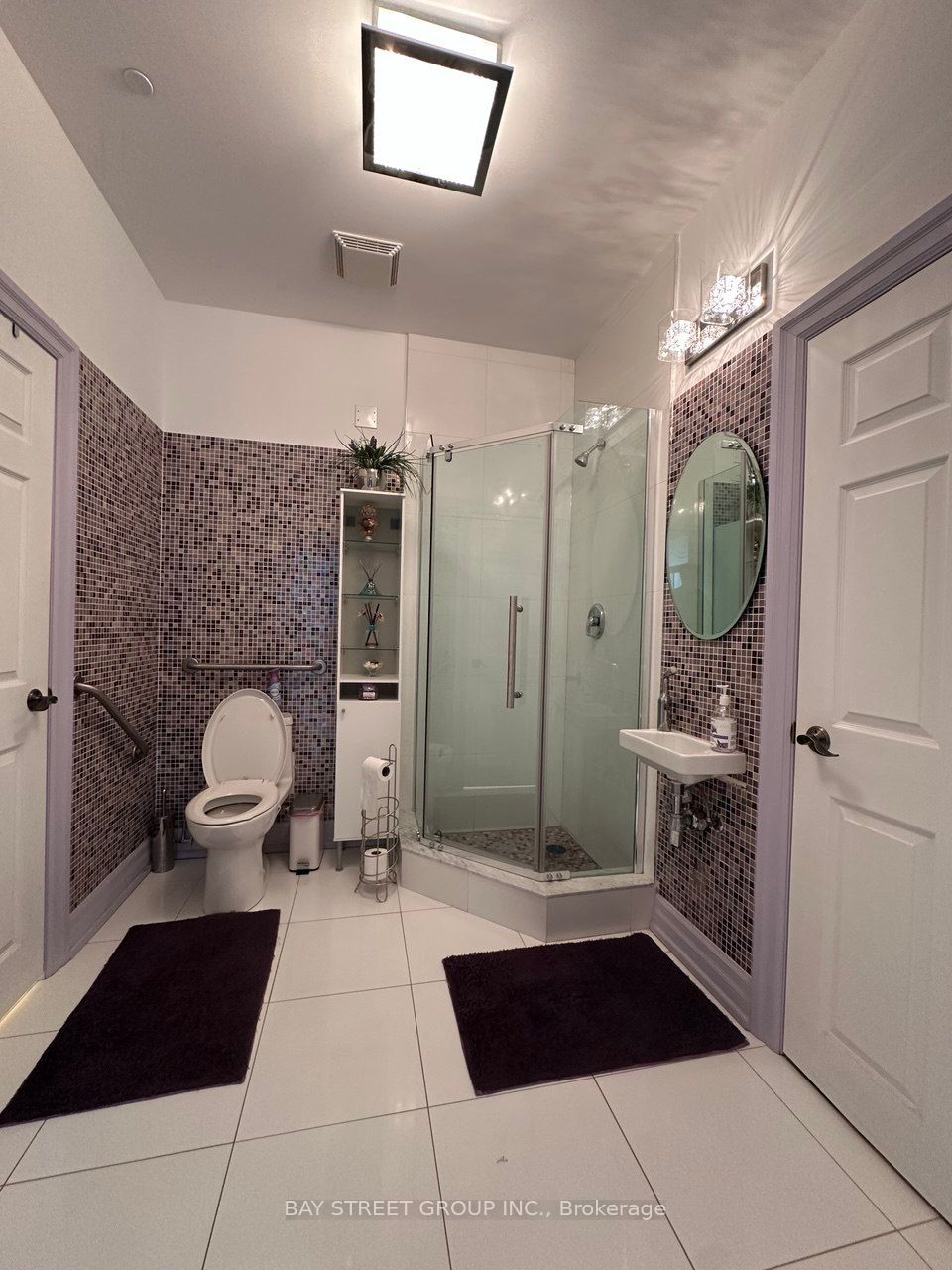 10376 Yonge Street 208 - Room 1 Property Photo 8