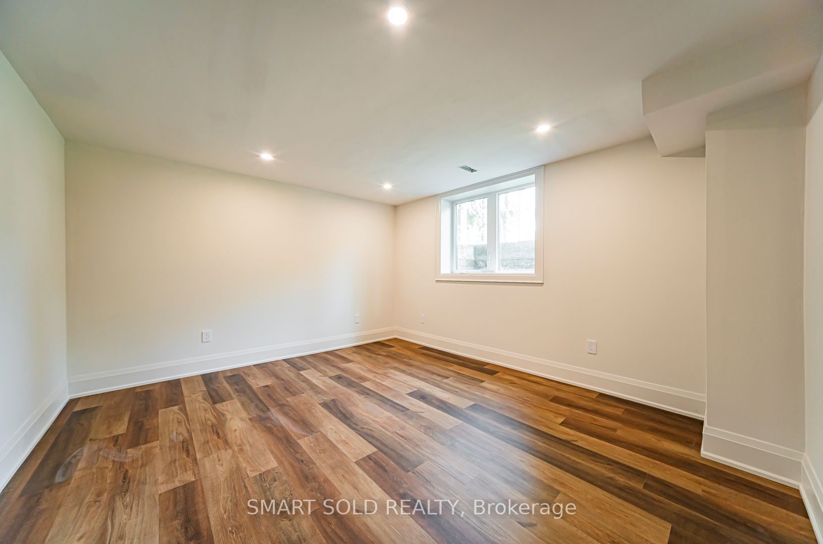 92 Lloyd St Property Photo 34