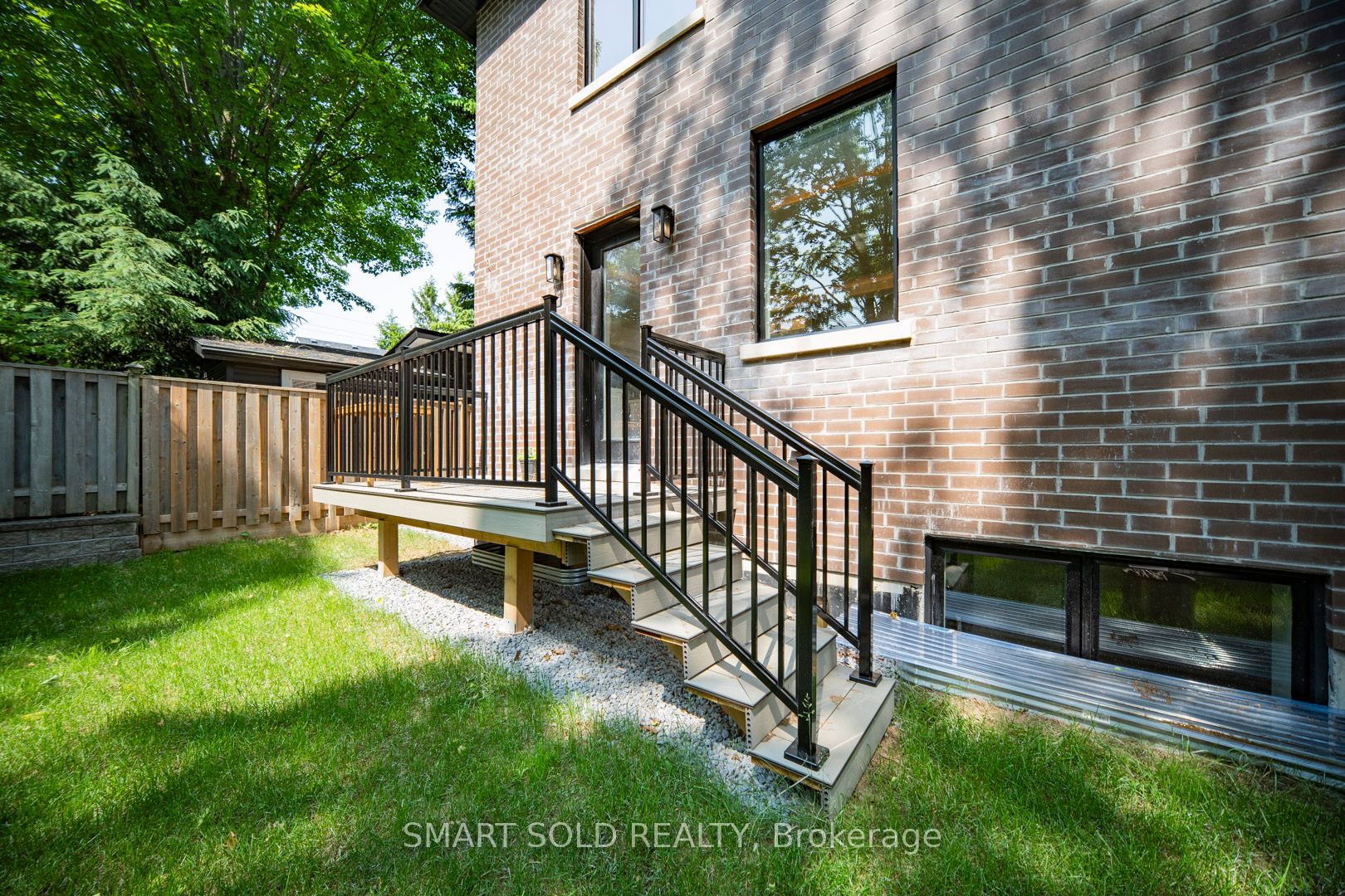 92 Lloyd St Property Photo 35