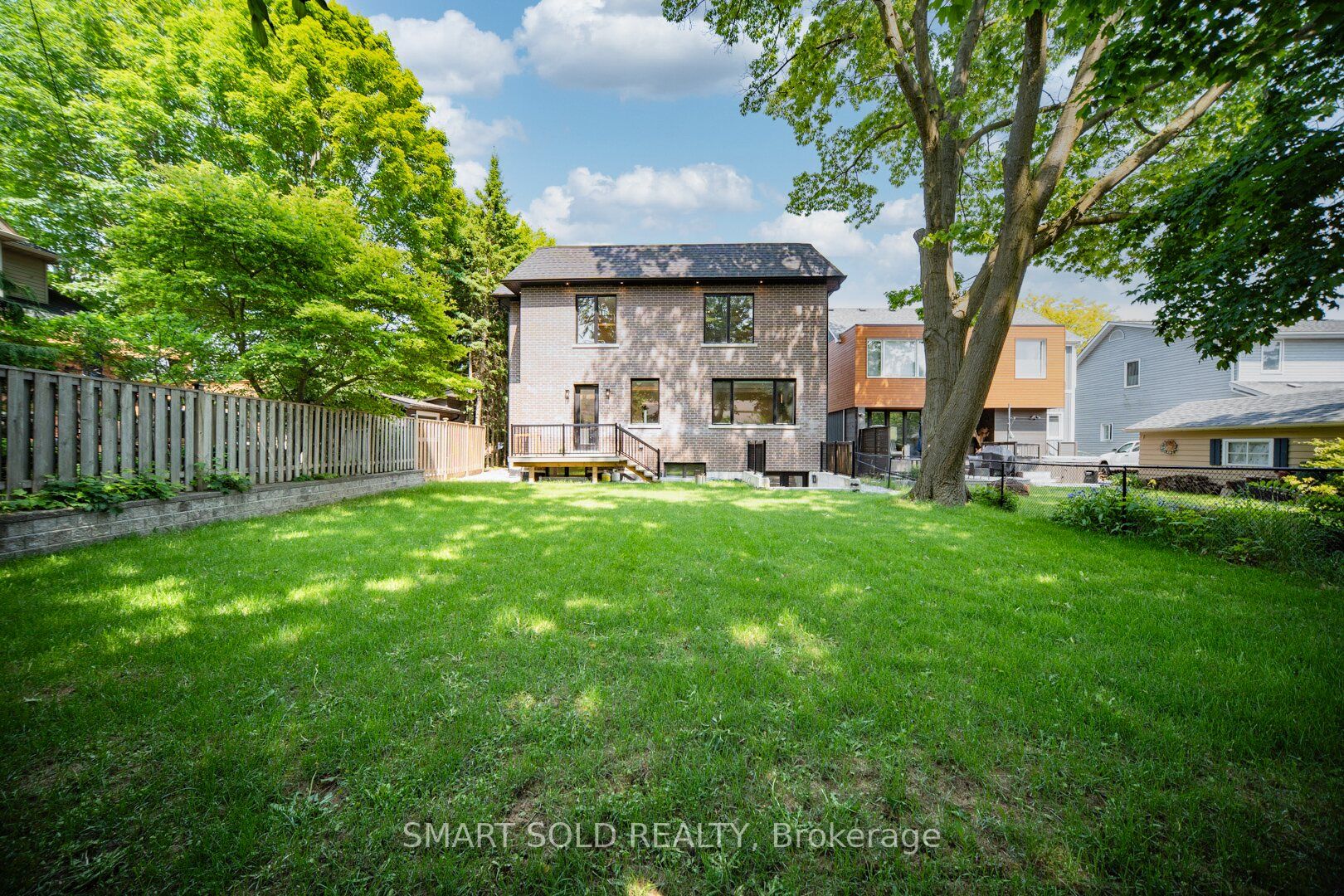 92 Lloyd St Property Photo 37