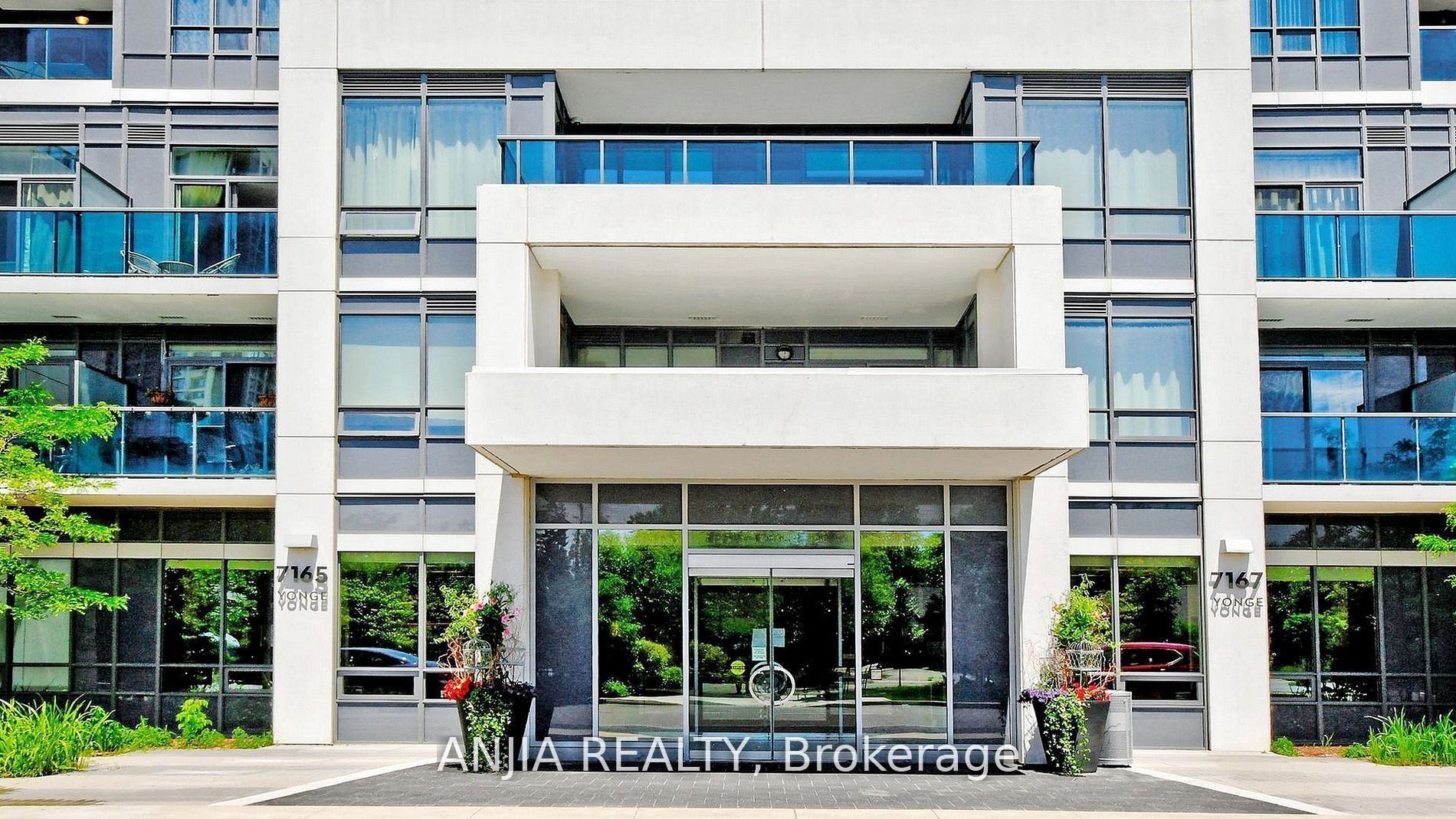 7165 Yonge Street 2012 Property Photo 2