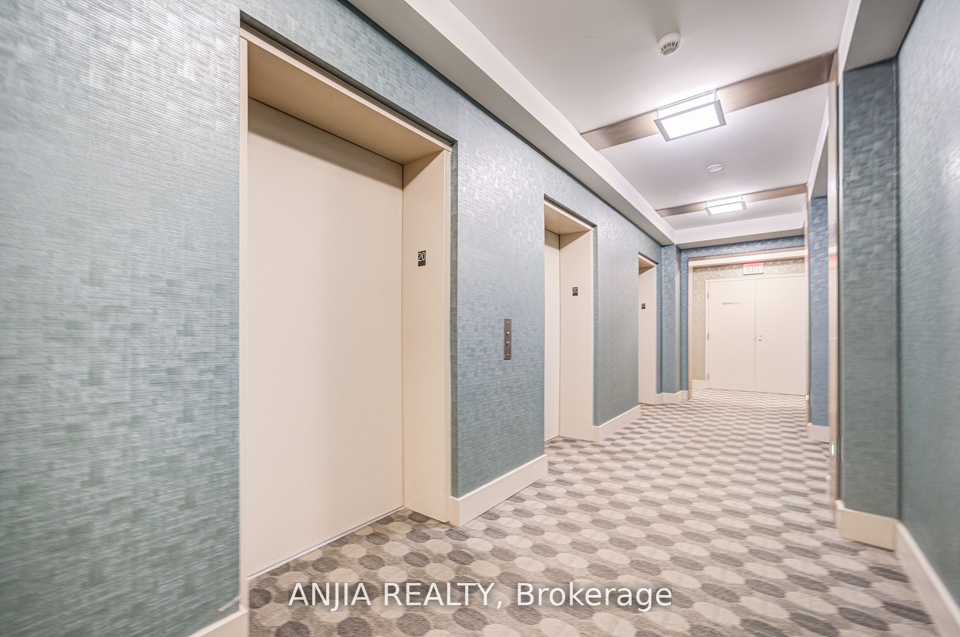 7165 Yonge Street 2012 Property Photo 4