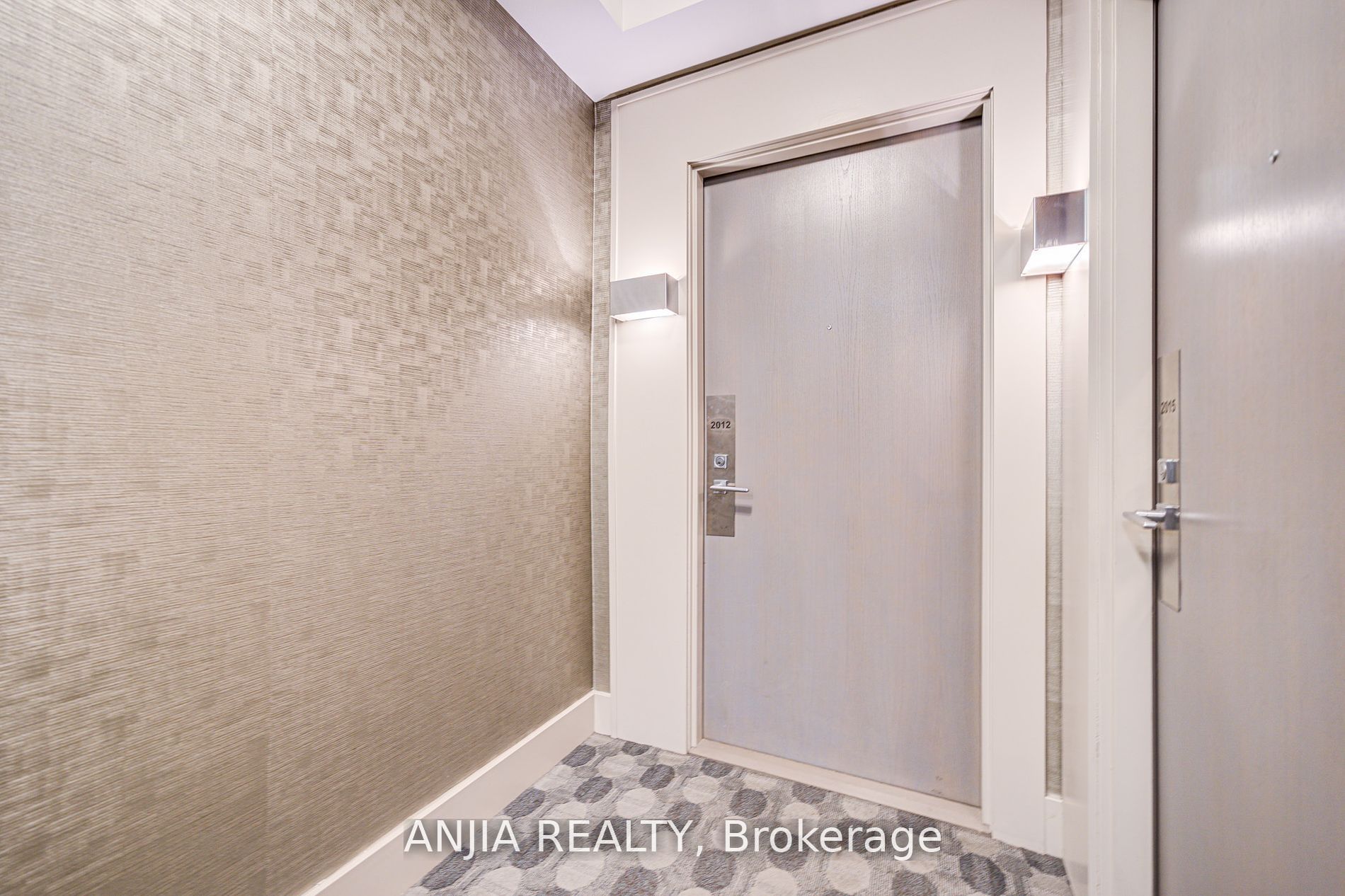7165 Yonge Street 2012 Property Photo 5