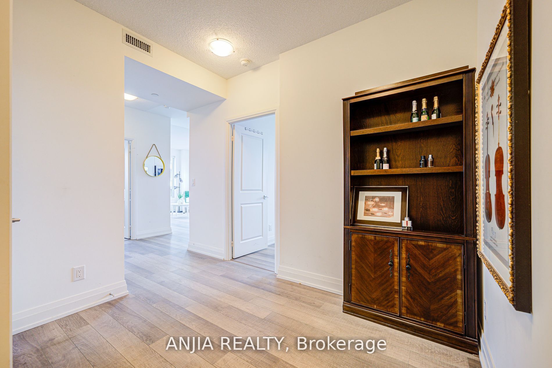 7165 Yonge Street 2012 Property Photo 7