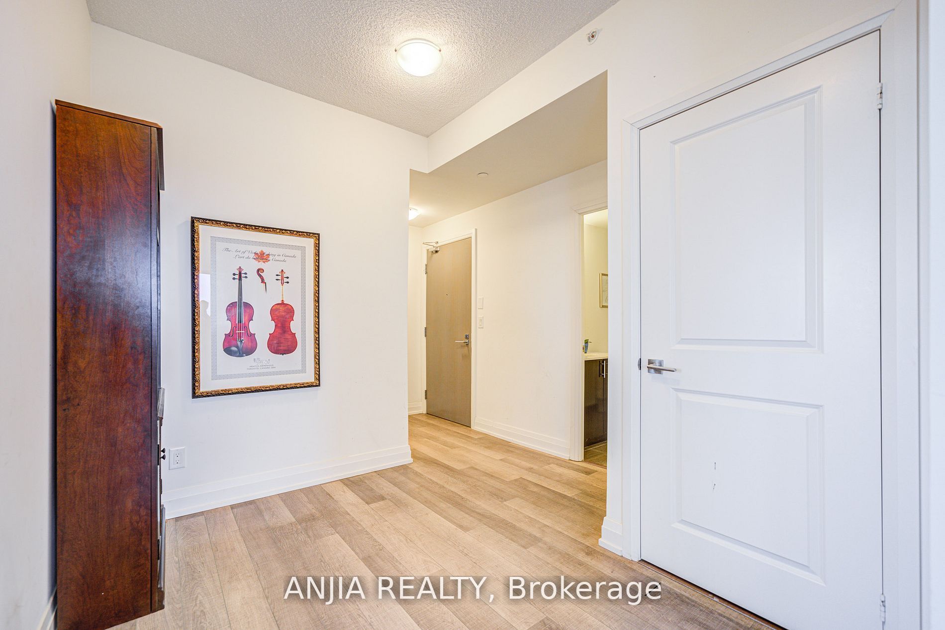 7165 Yonge Street 2012 Property Photo 8