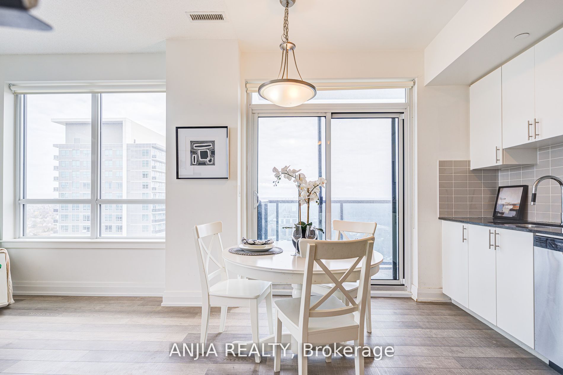 7165 Yonge Street 2012 Property Photo 11