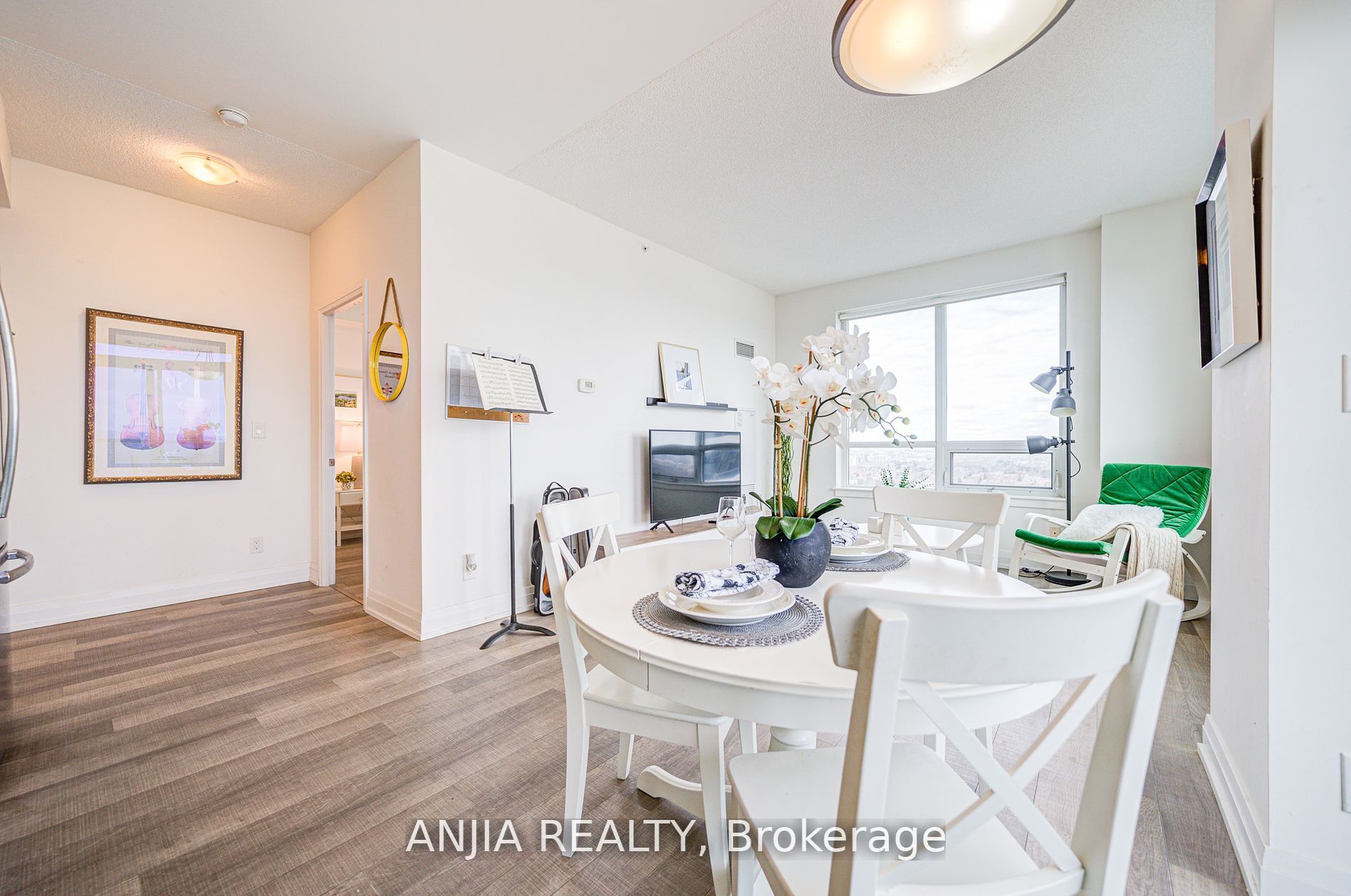7165 Yonge Street 2012 Property Photo 12