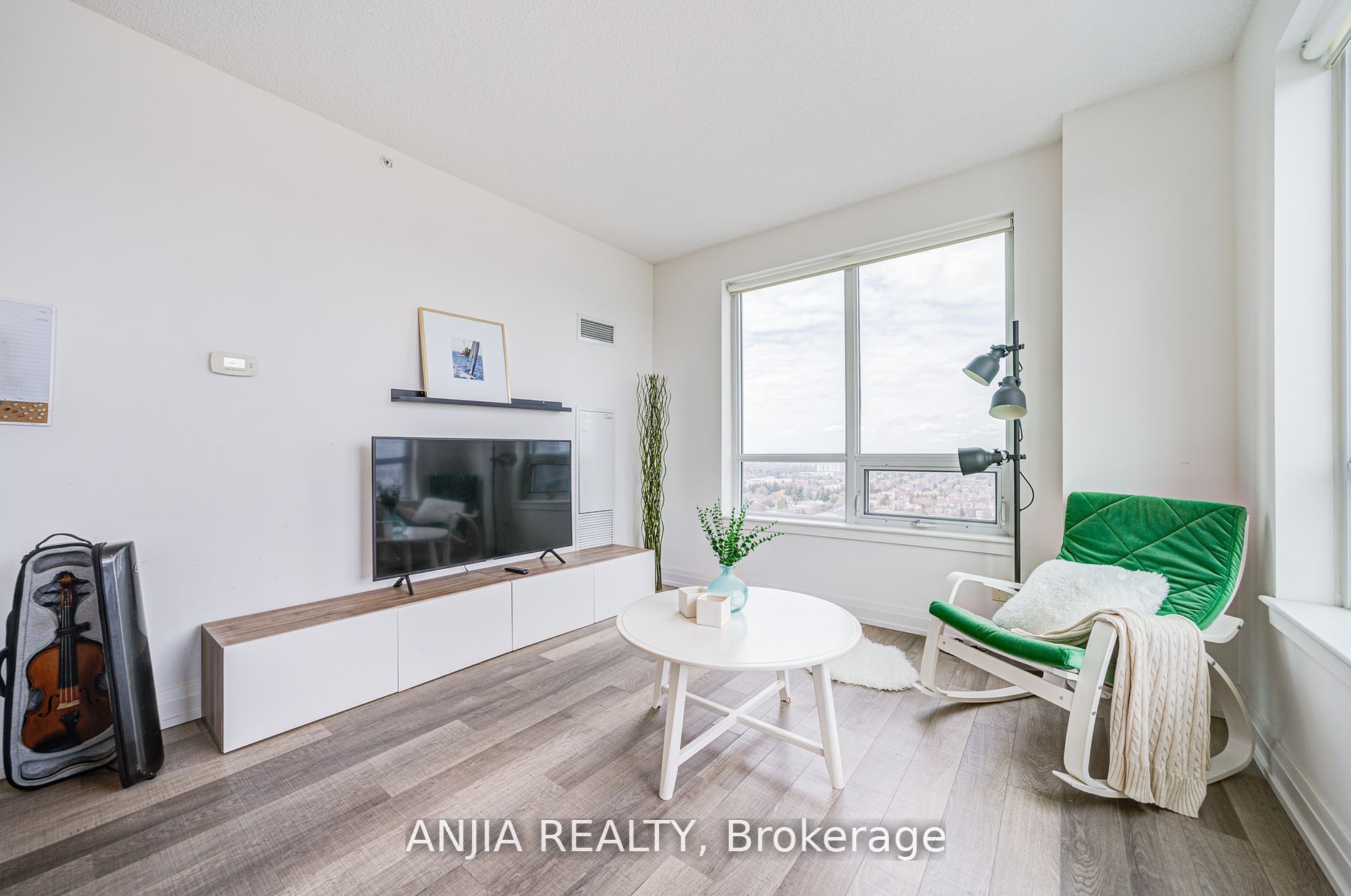 7165 Yonge Street 2012 Property Photo 15