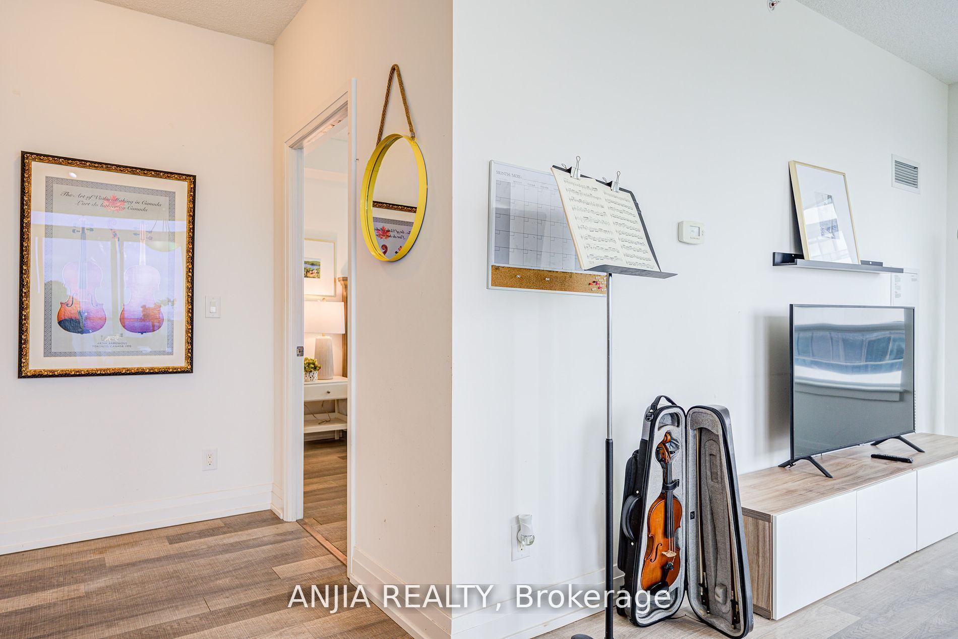 7165 Yonge Street 2012 Property Photo 17