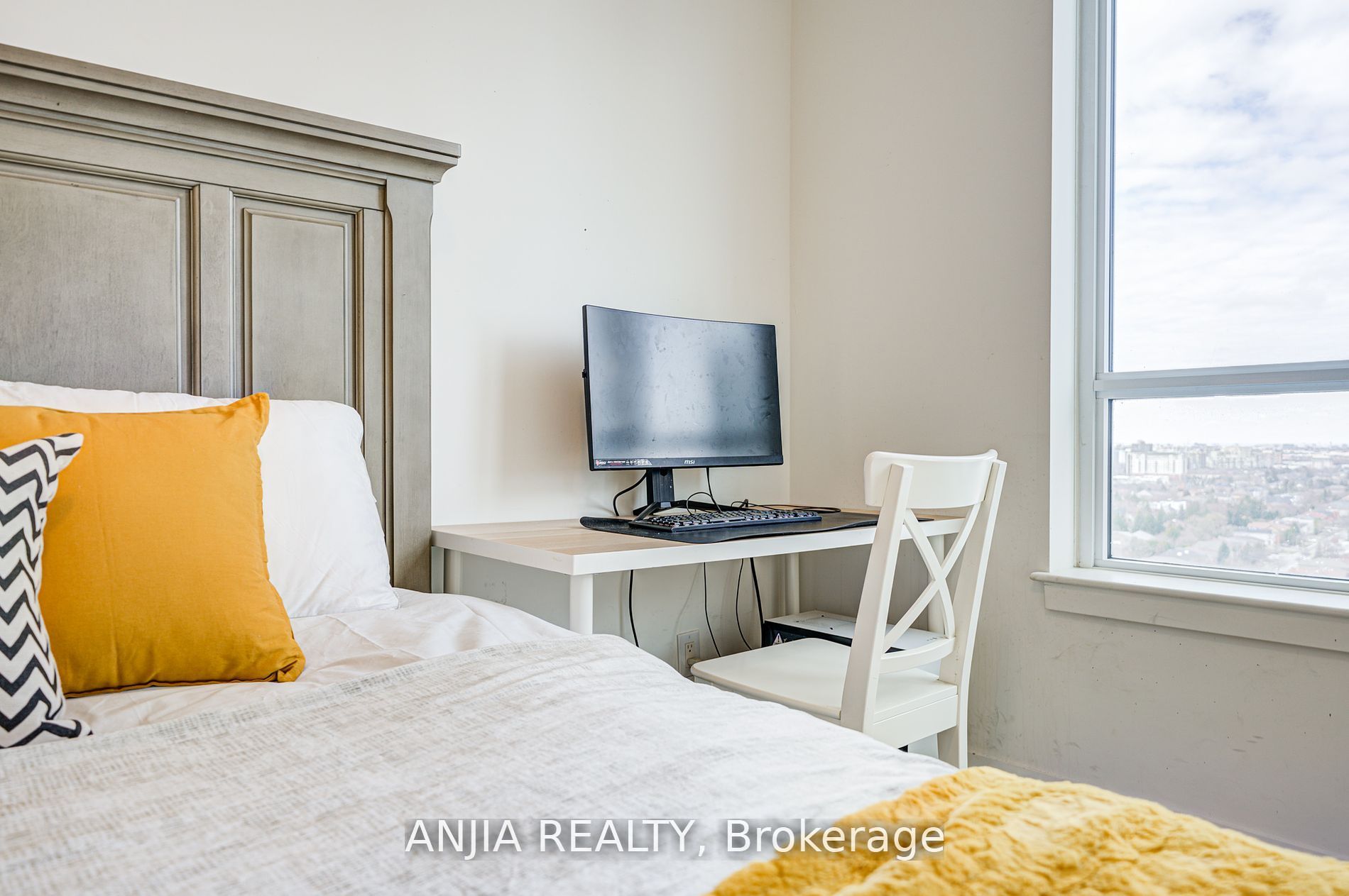 7165 Yonge Street 2012 Property Photo 19