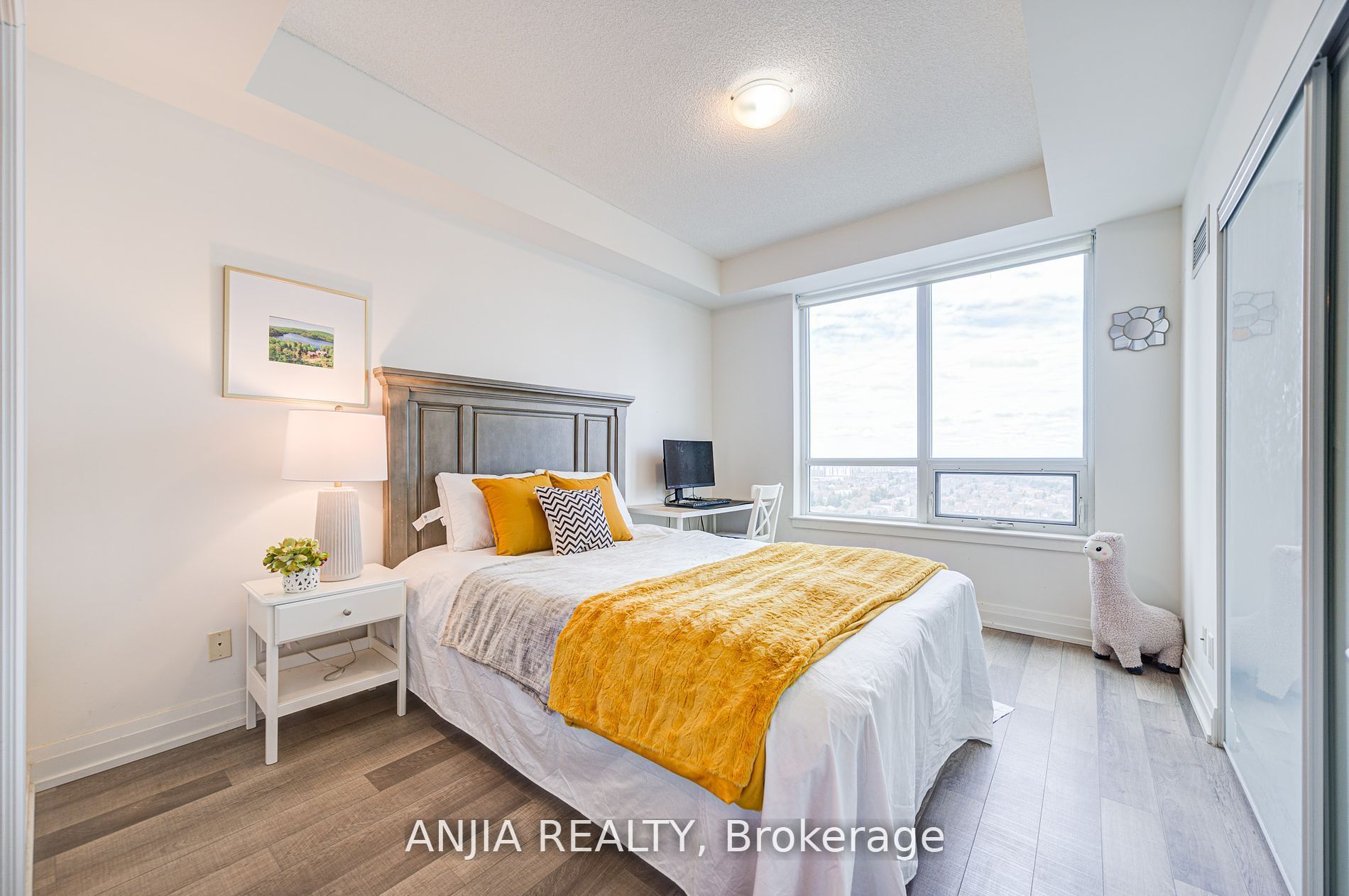 7165 Yonge Street 2012 Property Photo 20