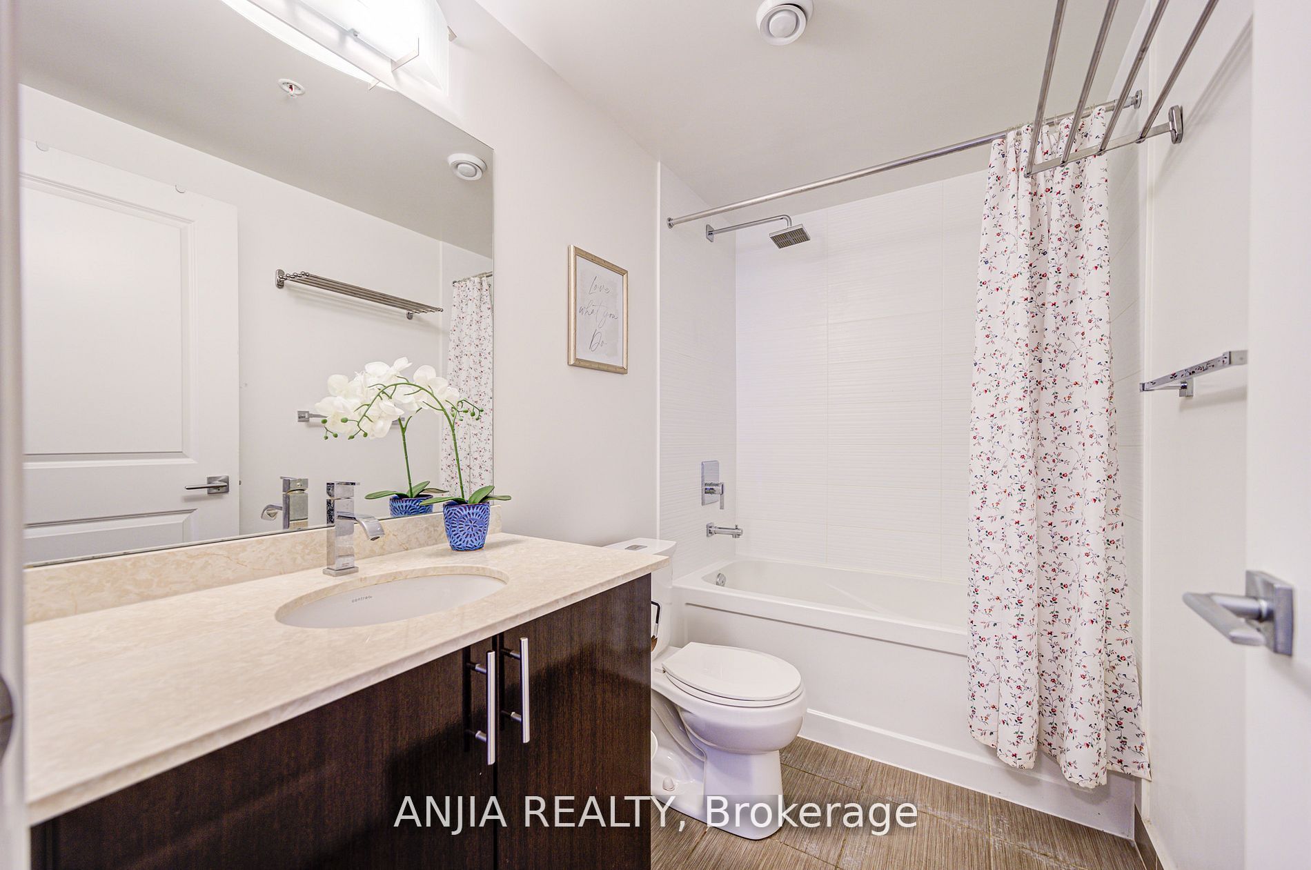 7165 Yonge Street 2012 Property Photo 21
