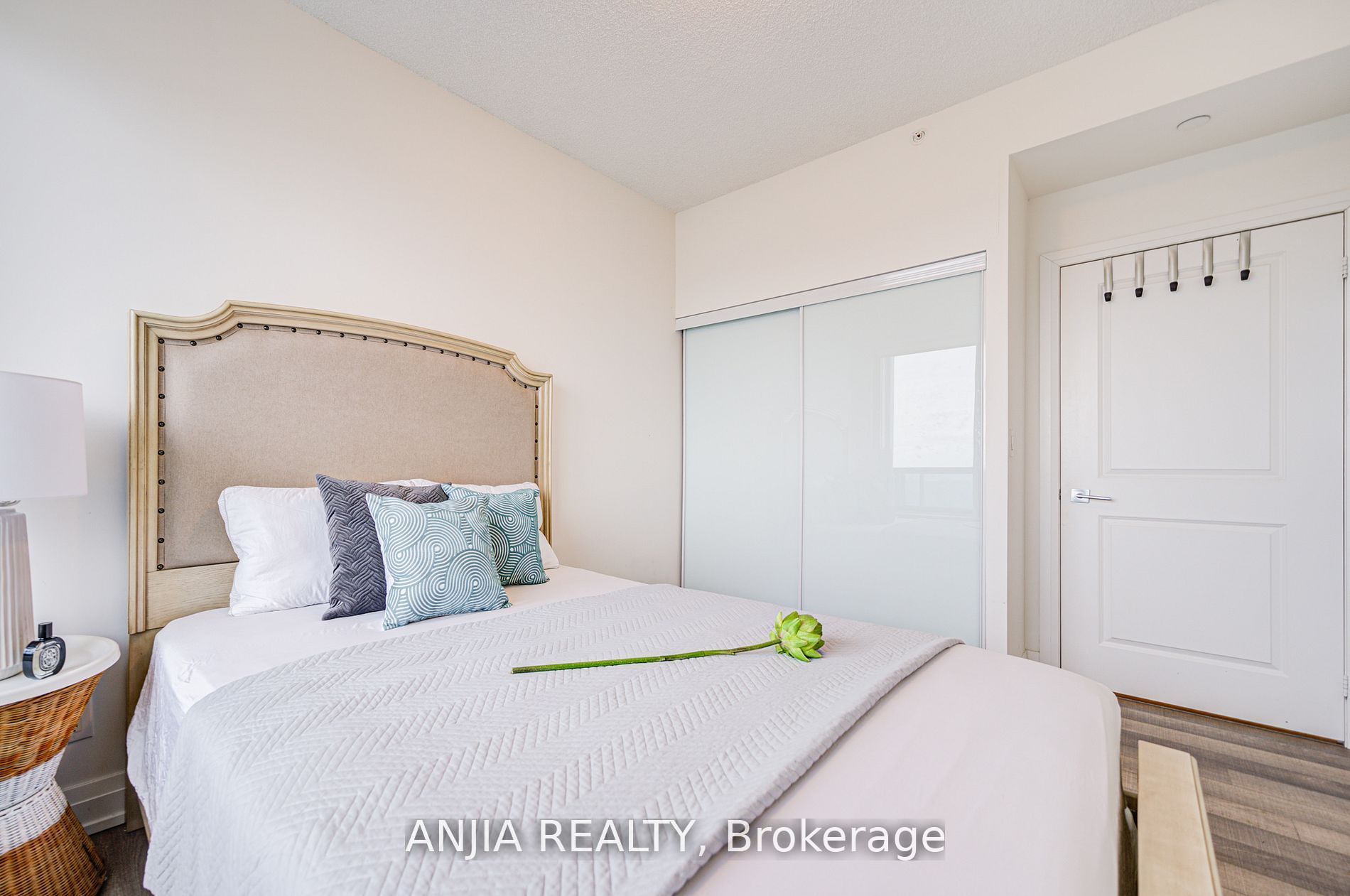 7165 Yonge Street 2012 Property Photo 22