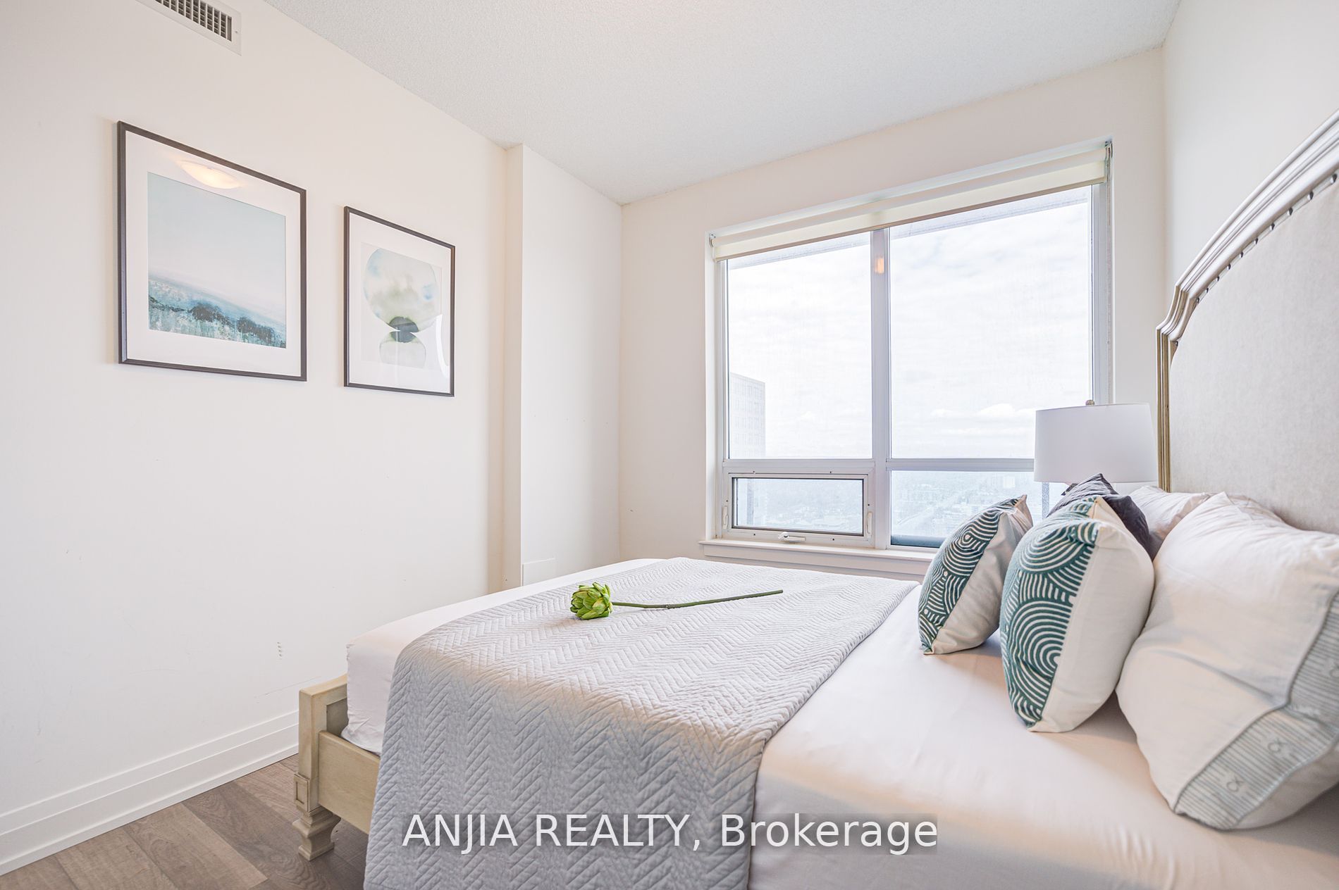 7165 Yonge Street 2012 Property Photo 24