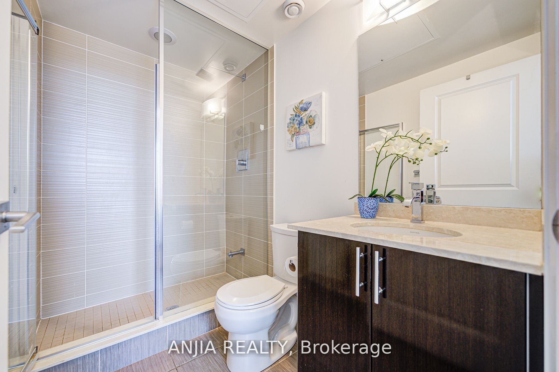 7165 Yonge Street 2012 Property Photo 25