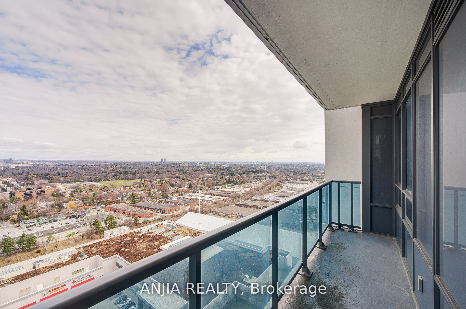 7165 Yonge Street 2012 Property Photo 27