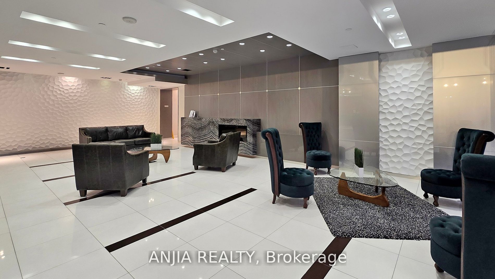 7165 Yonge Street 2012 Property Photo 28