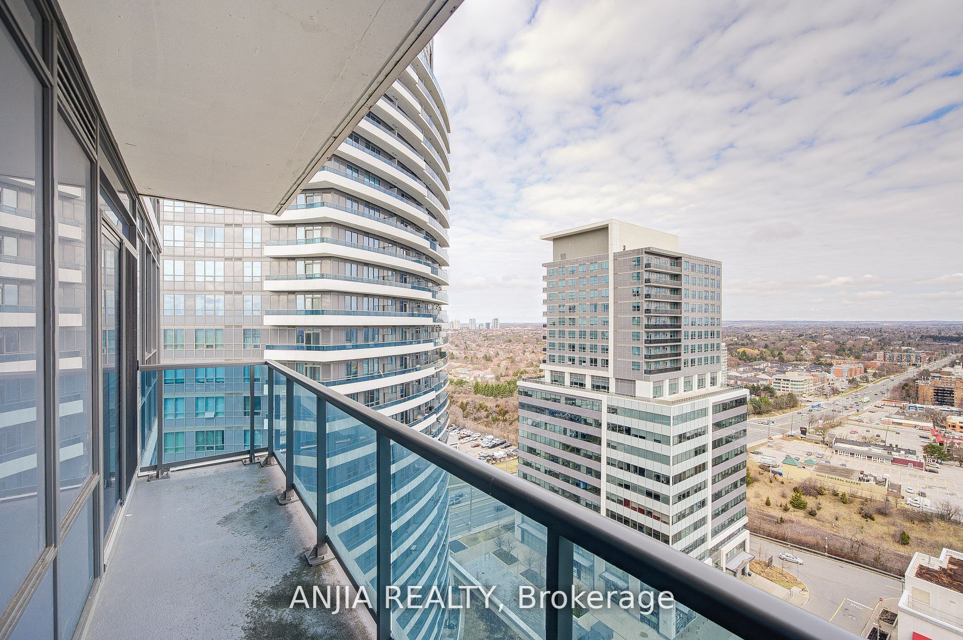7165 Yonge Street 2012 Property Photo 29