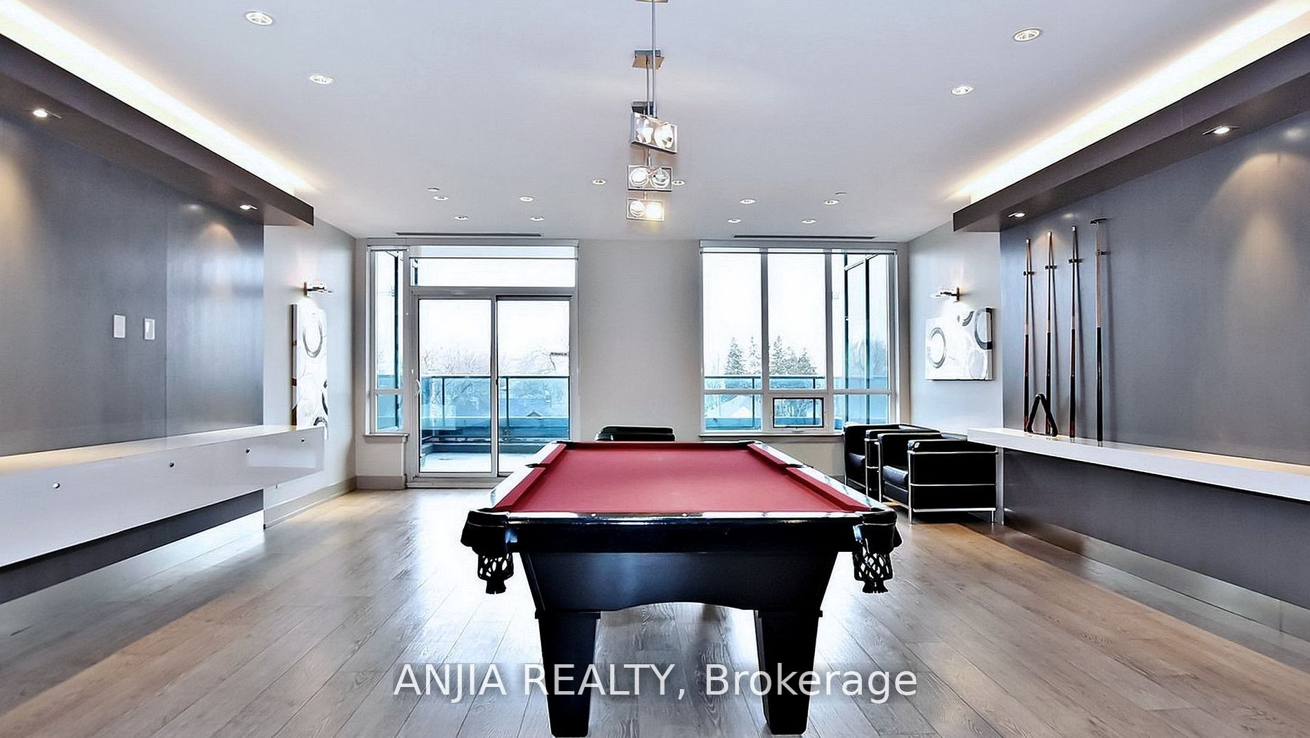 7165 Yonge Street 2012 Property Photo 30