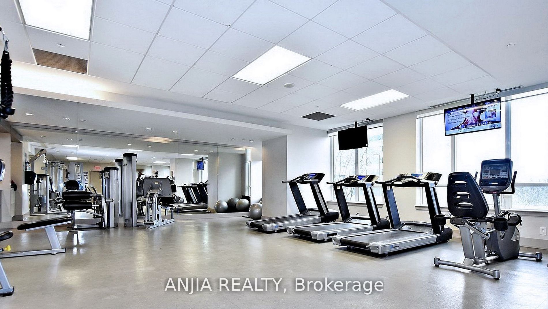 7165 Yonge Street 2012 Property Photo 32