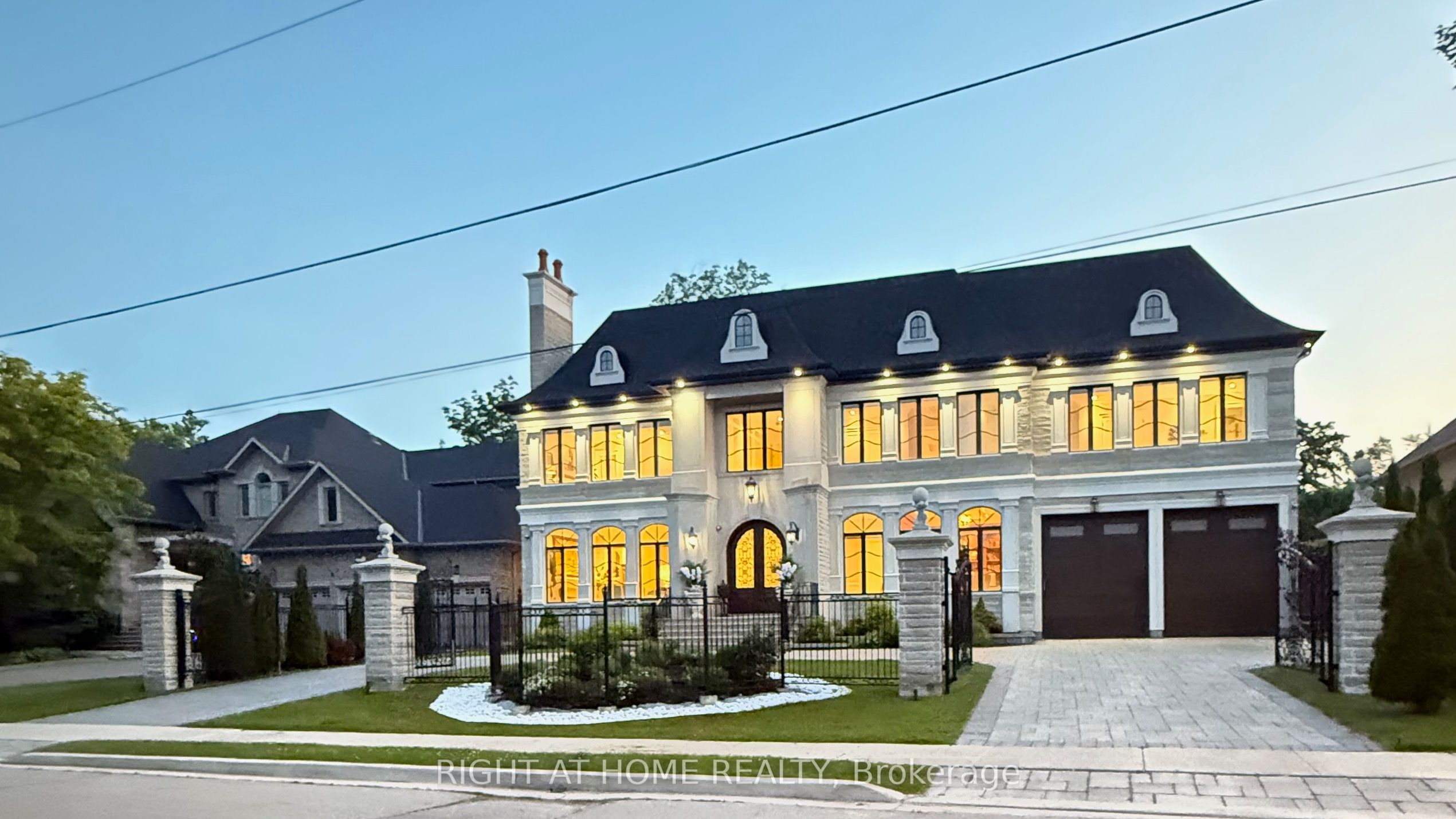 10 Yongeview Avenue Property Photo 1