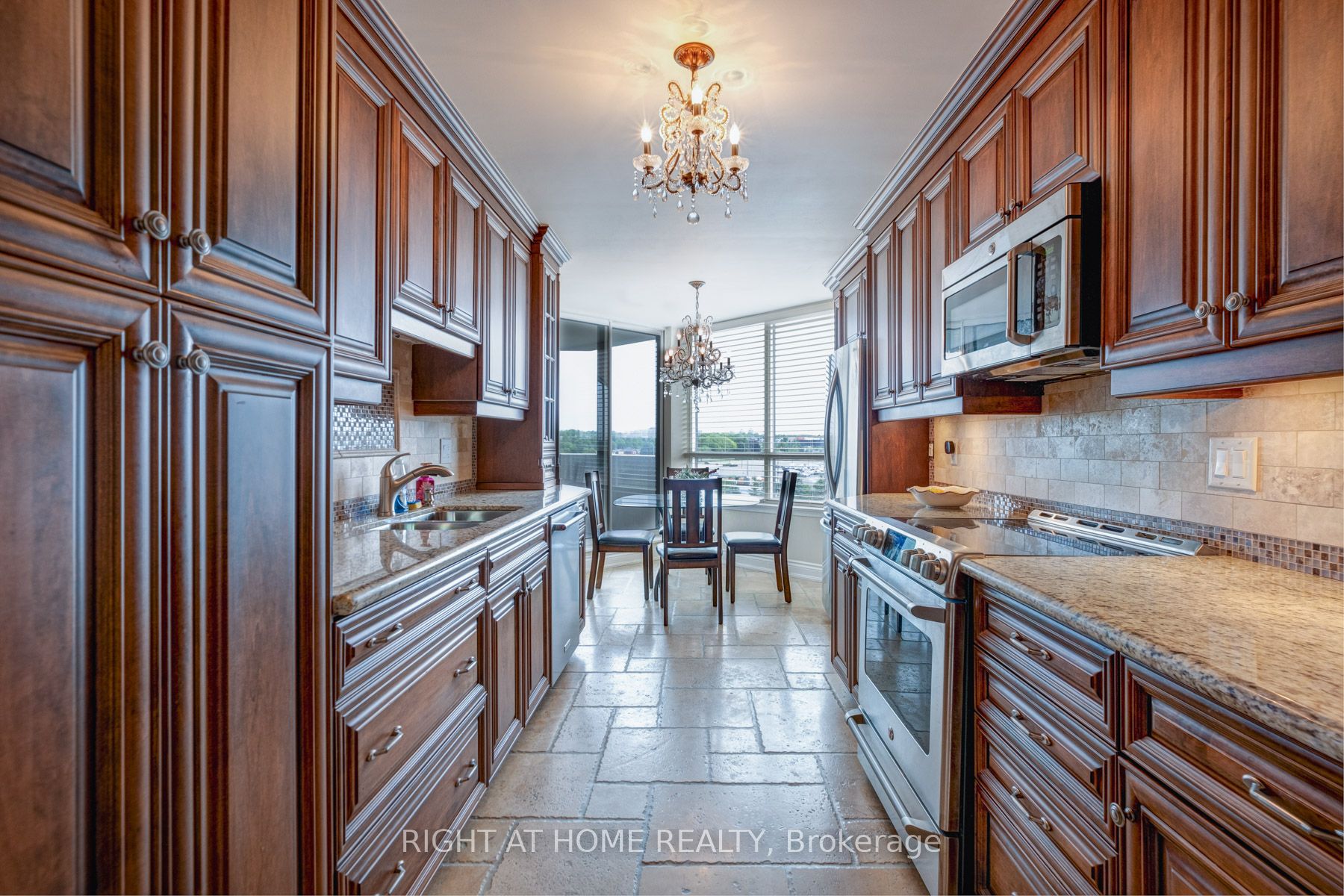 25 Austin Drive 818 Property Photo 10