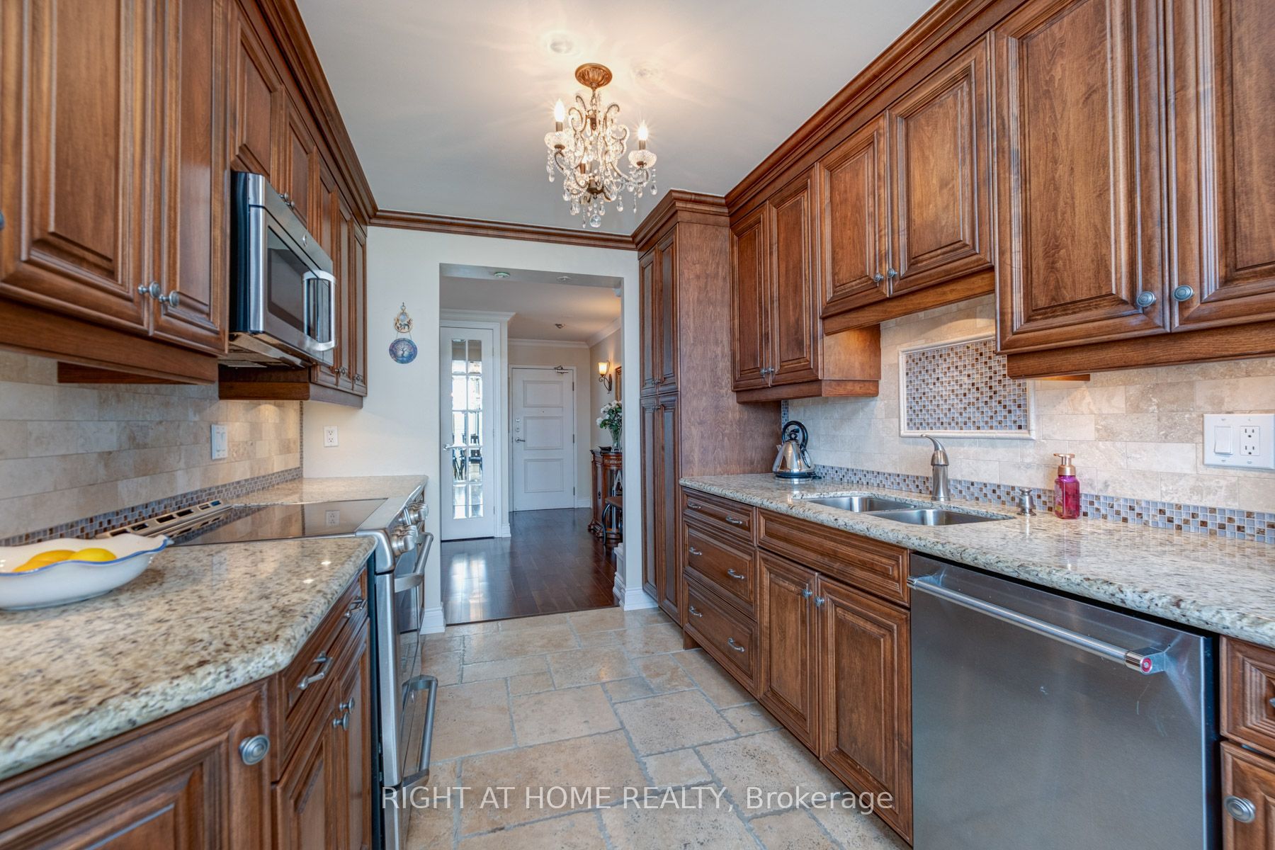 25 Austin Drive 818 Property Photo 13