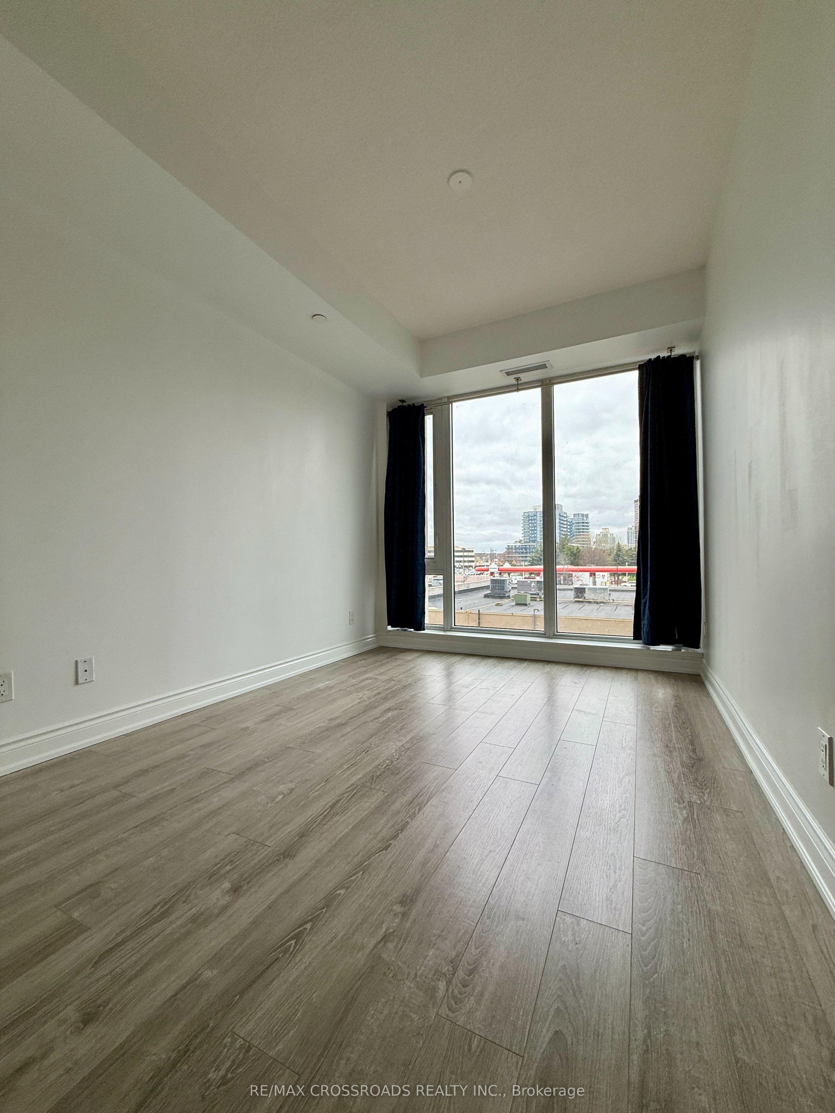 #203 - 9618 Yonge Street Property Photo 8