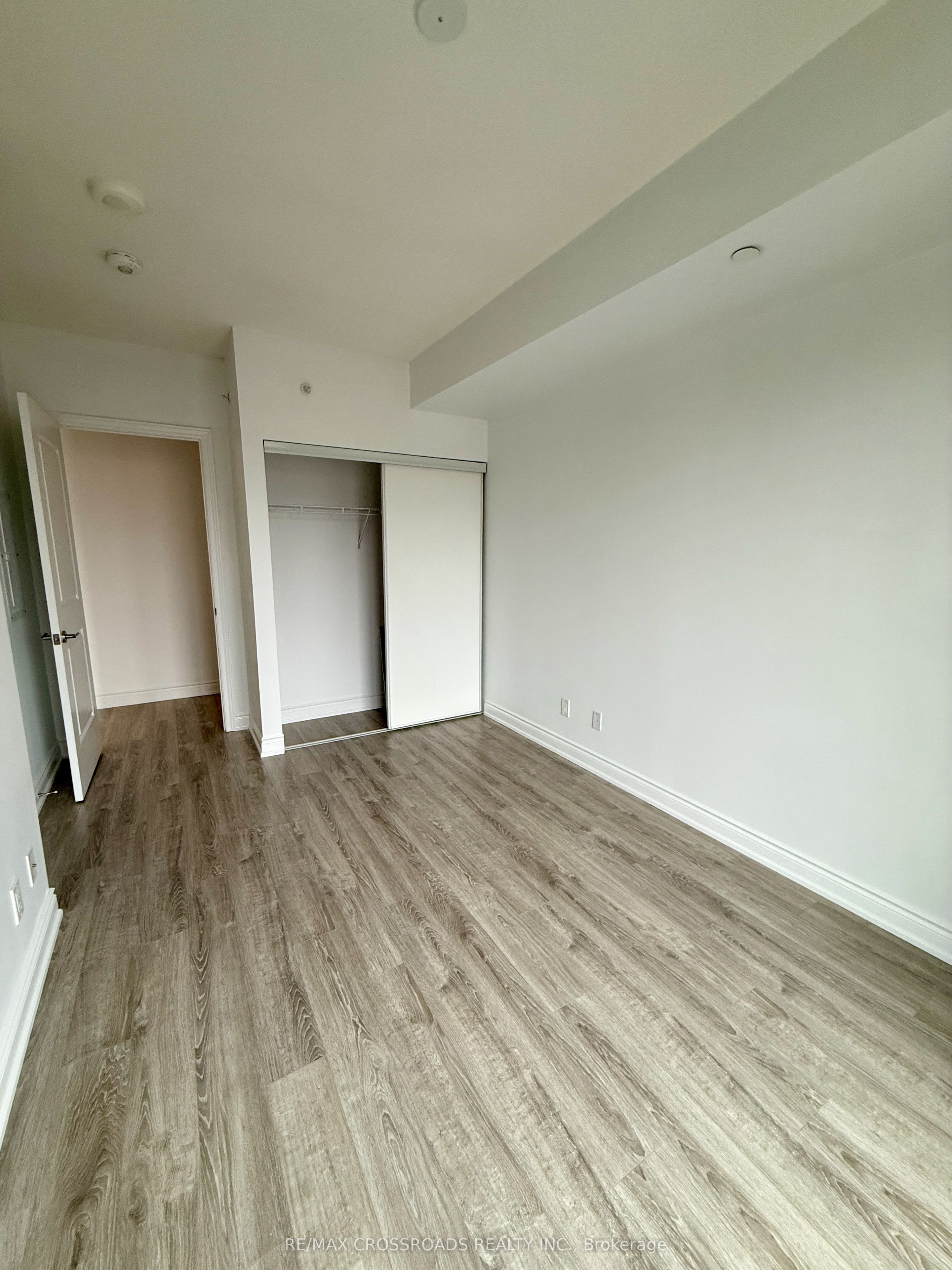 #203 - 9618 Yonge Street Property Photo 9