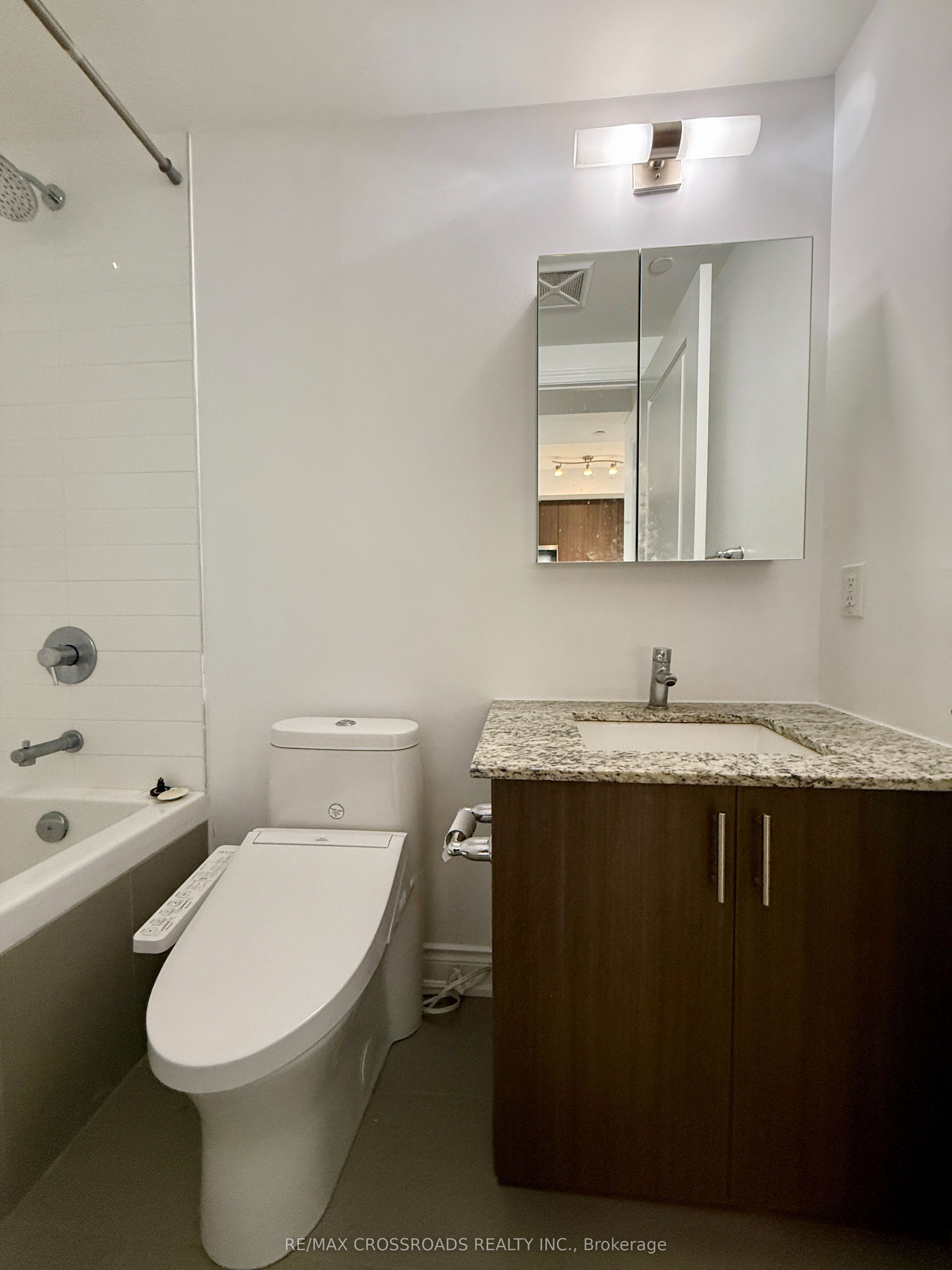 #203 - 9618 Yonge Street Property Photo 11