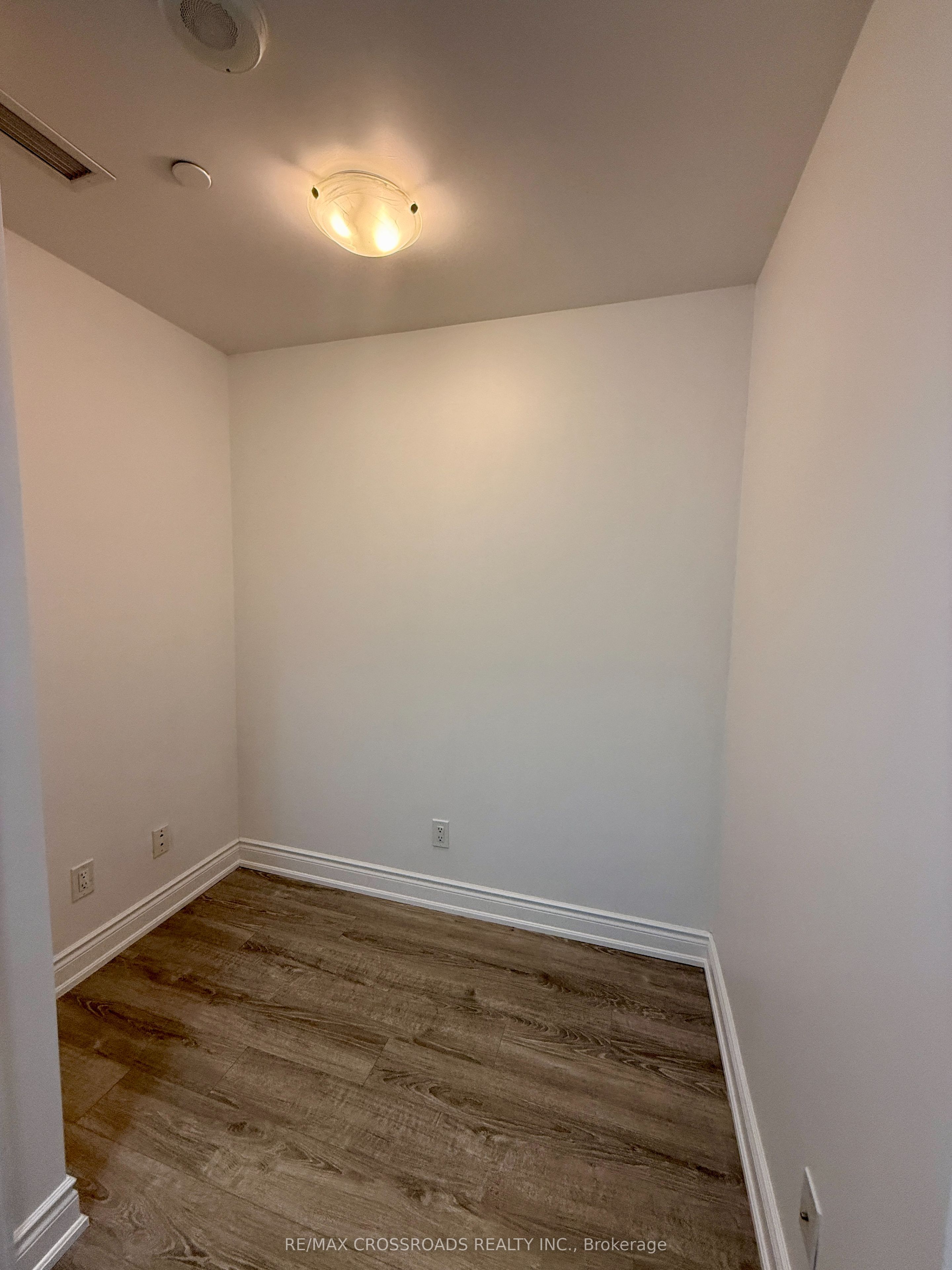 #203 - 9618 Yonge Street Property Photo 13