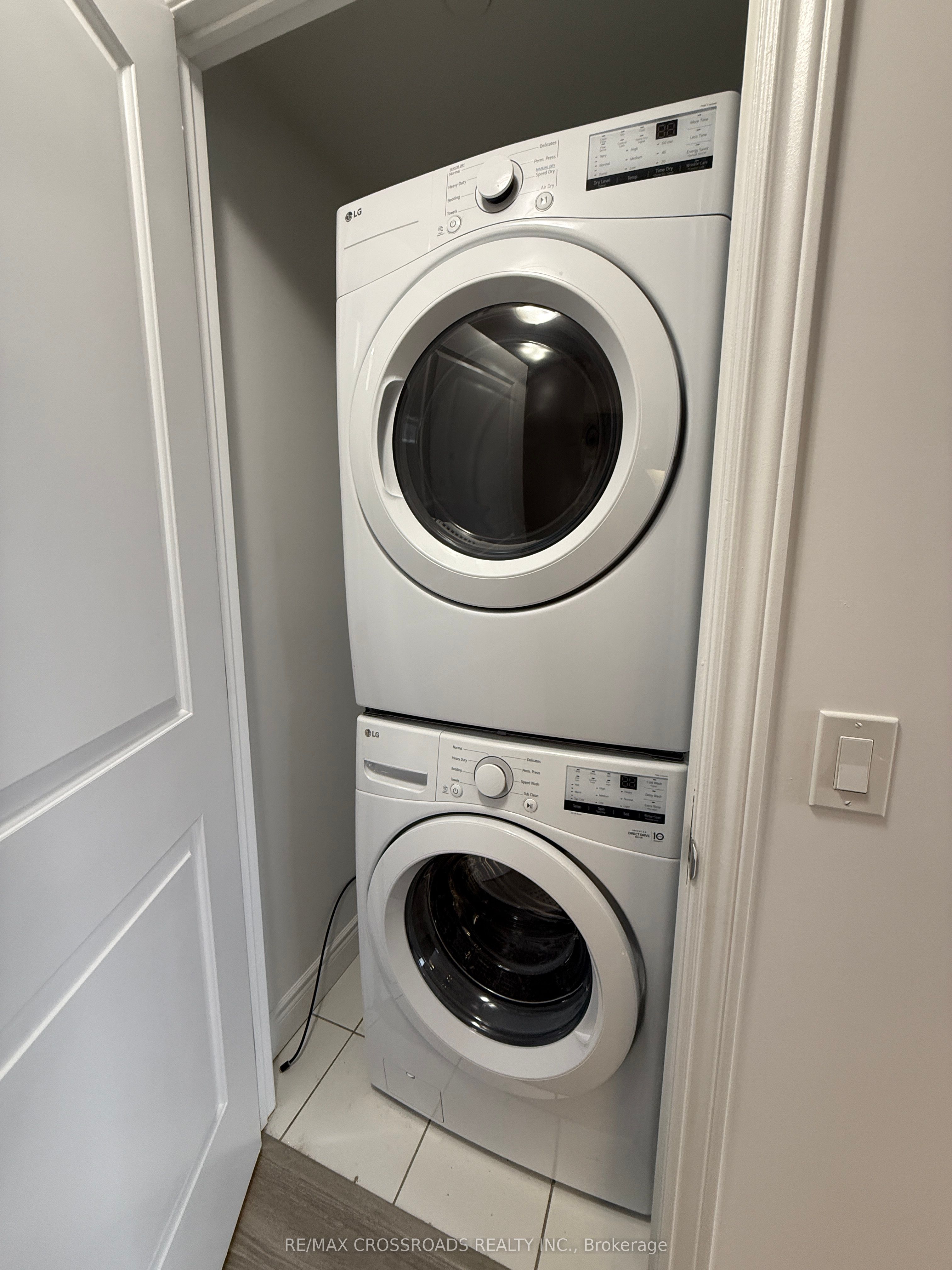 #203 - 9618 Yonge Street Property Photo 14