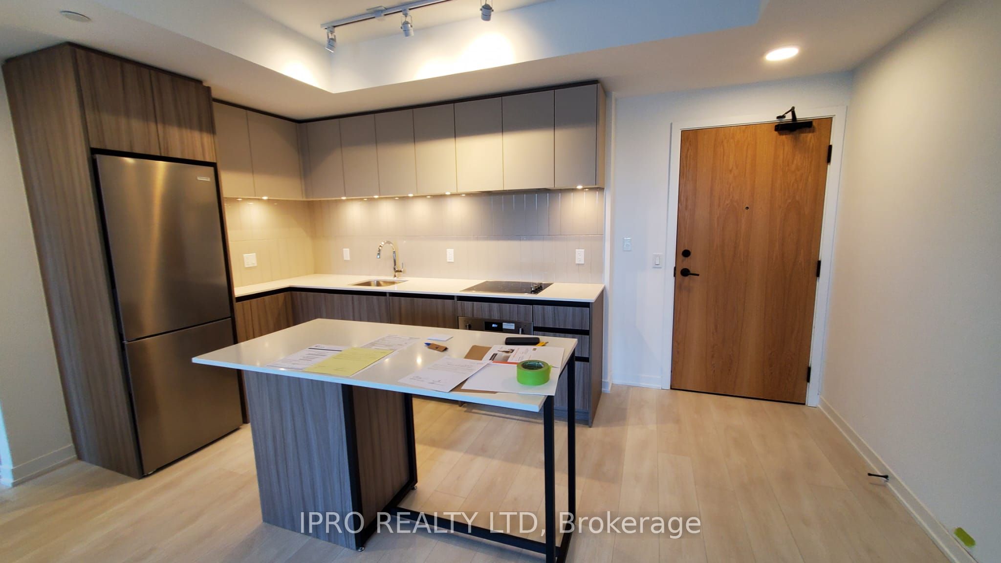 7950 Bathurst Street 210 Property Photo 1