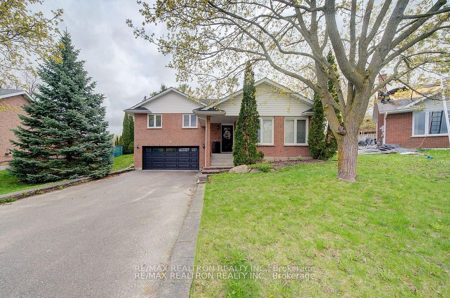 12 Lynn Crescent Property Photo 1