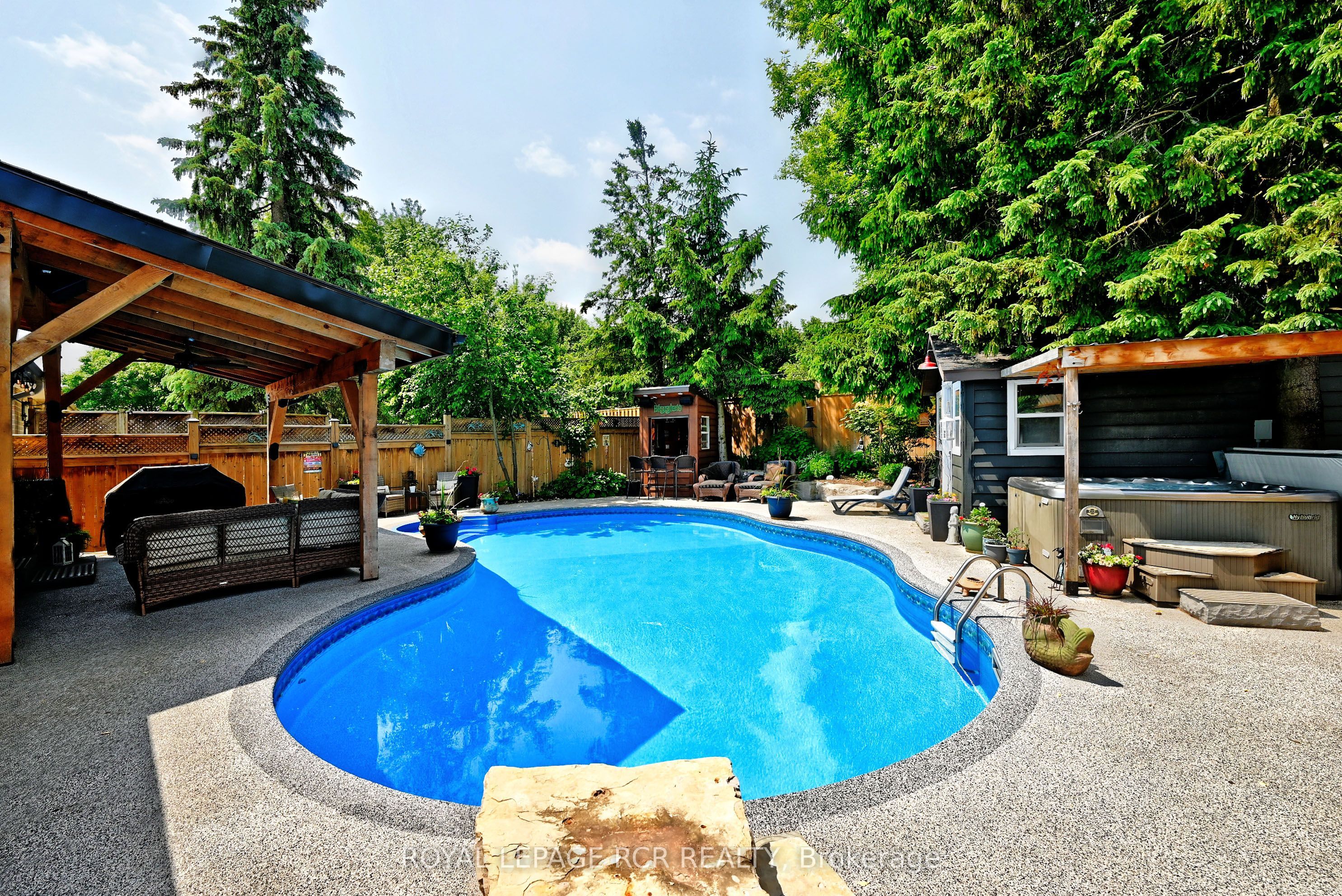 350 Borden Avenue Property Photo 1