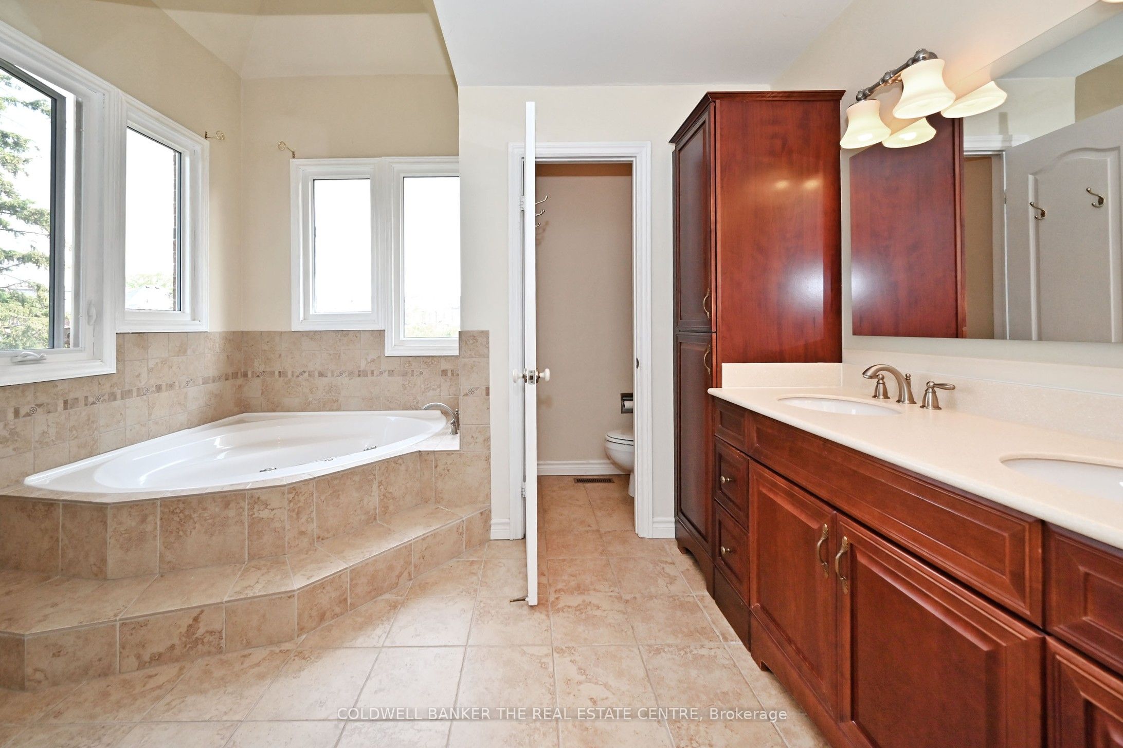 407 Fairway Gardens Property Photo 28