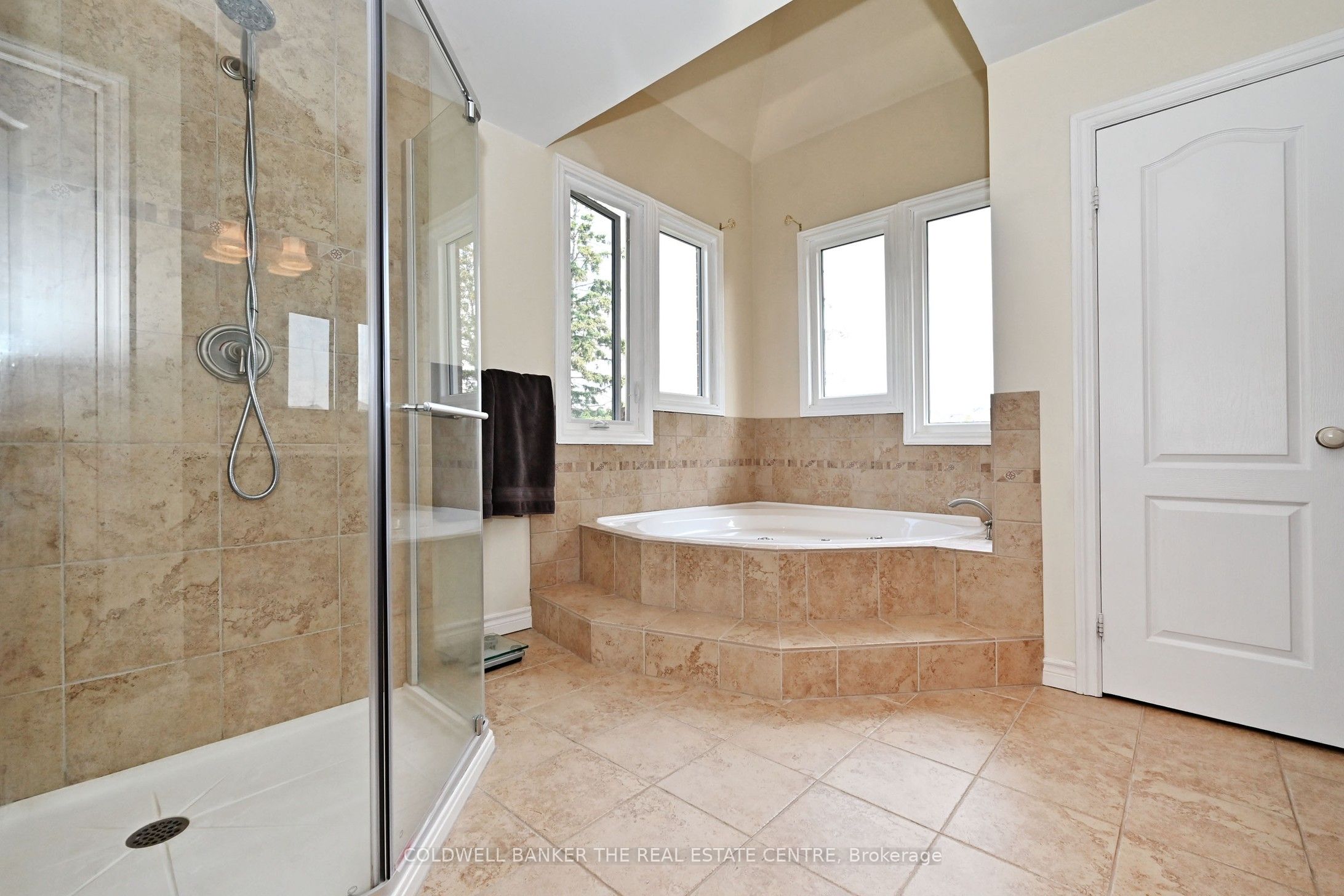 407 Fairway Gardens Property Photo 29