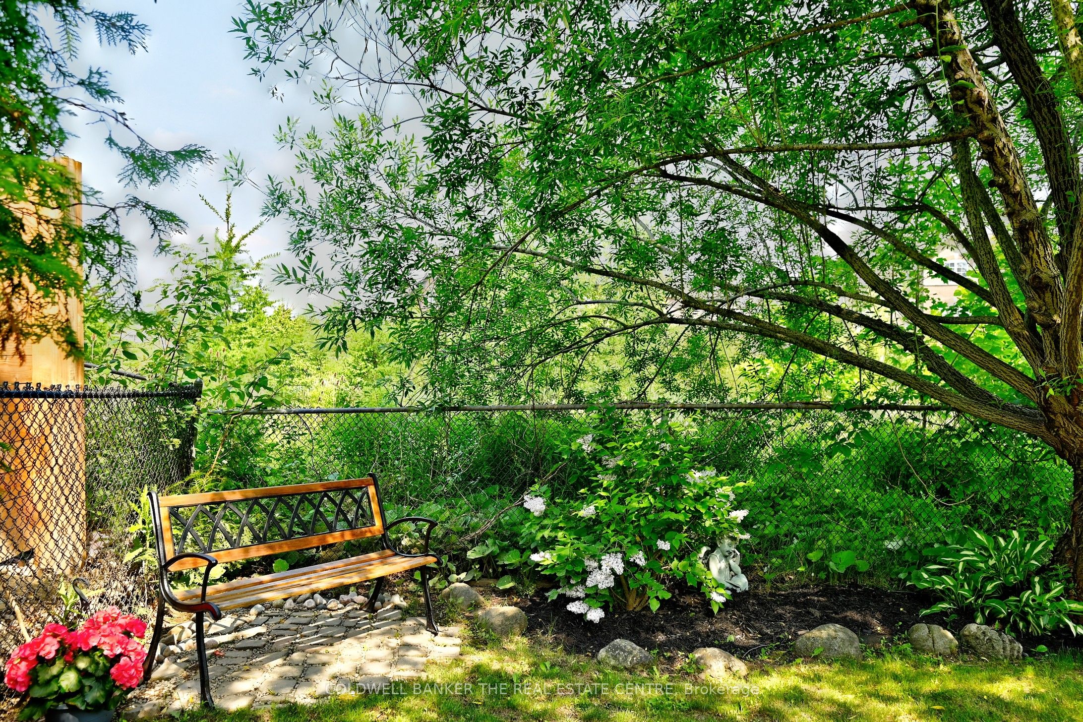 407 Fairway Gardens Property Photo 48