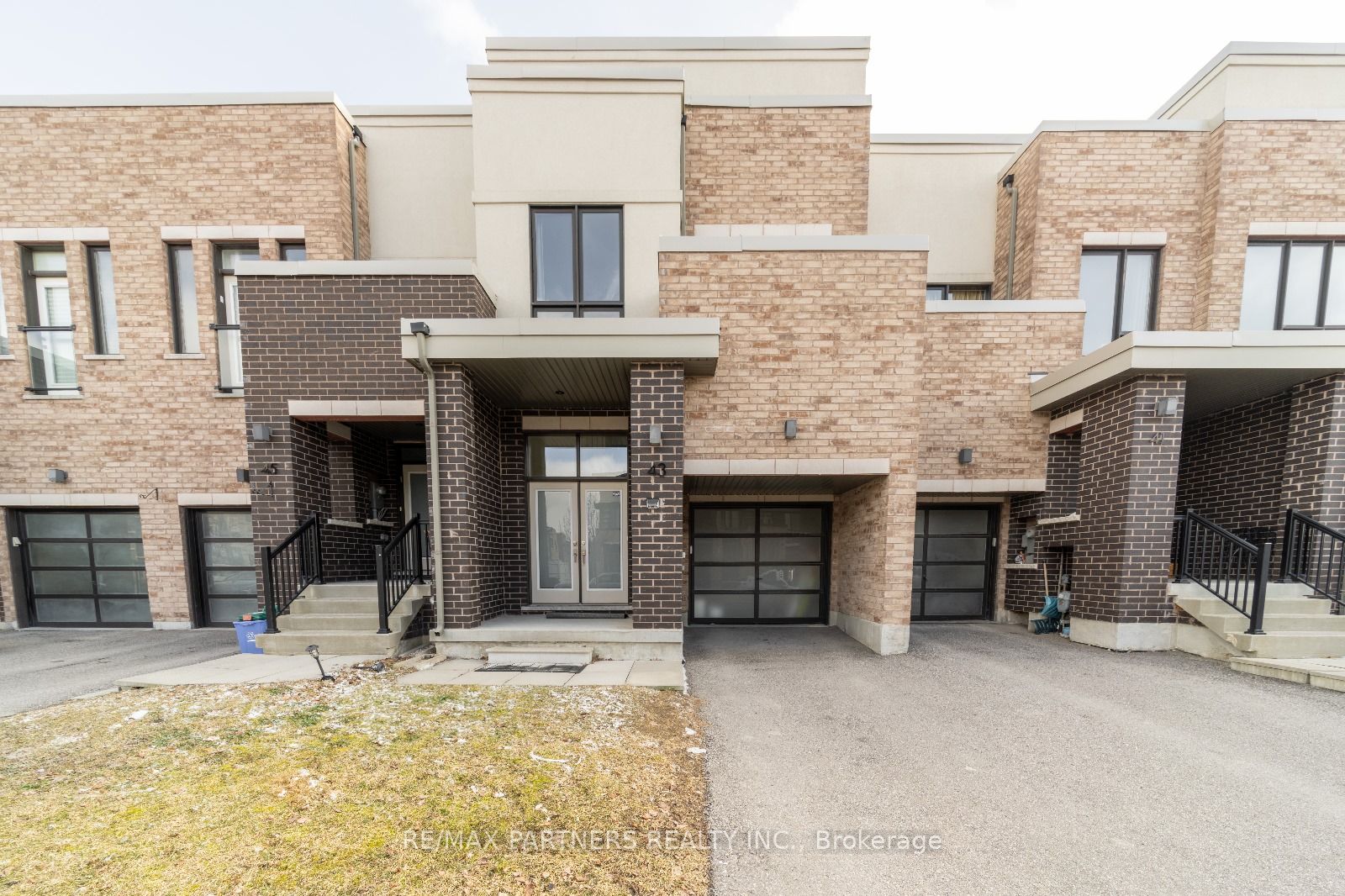 43 Dariole Dr Property Photo 1