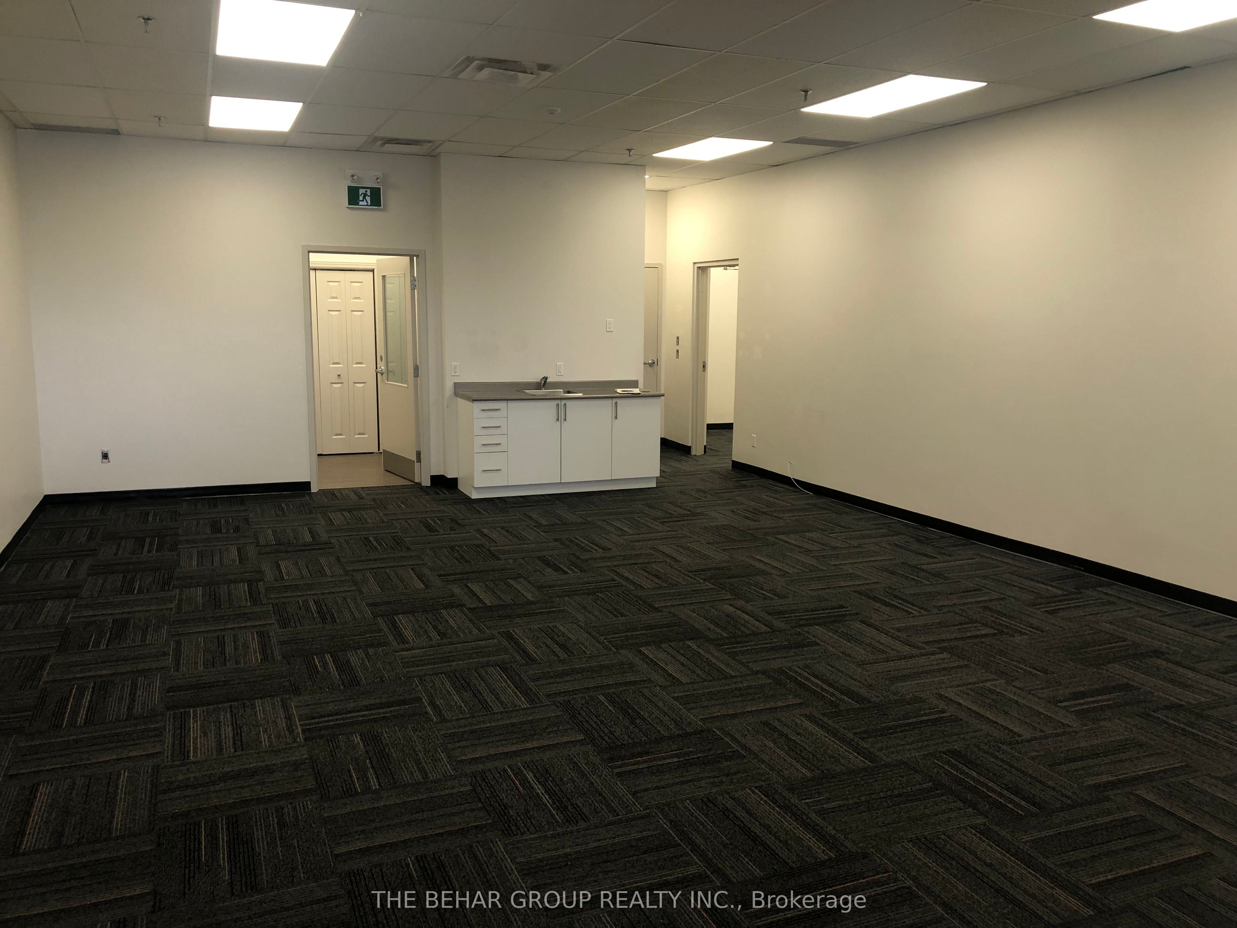 157 Holland Street E 4 Property Photo 5