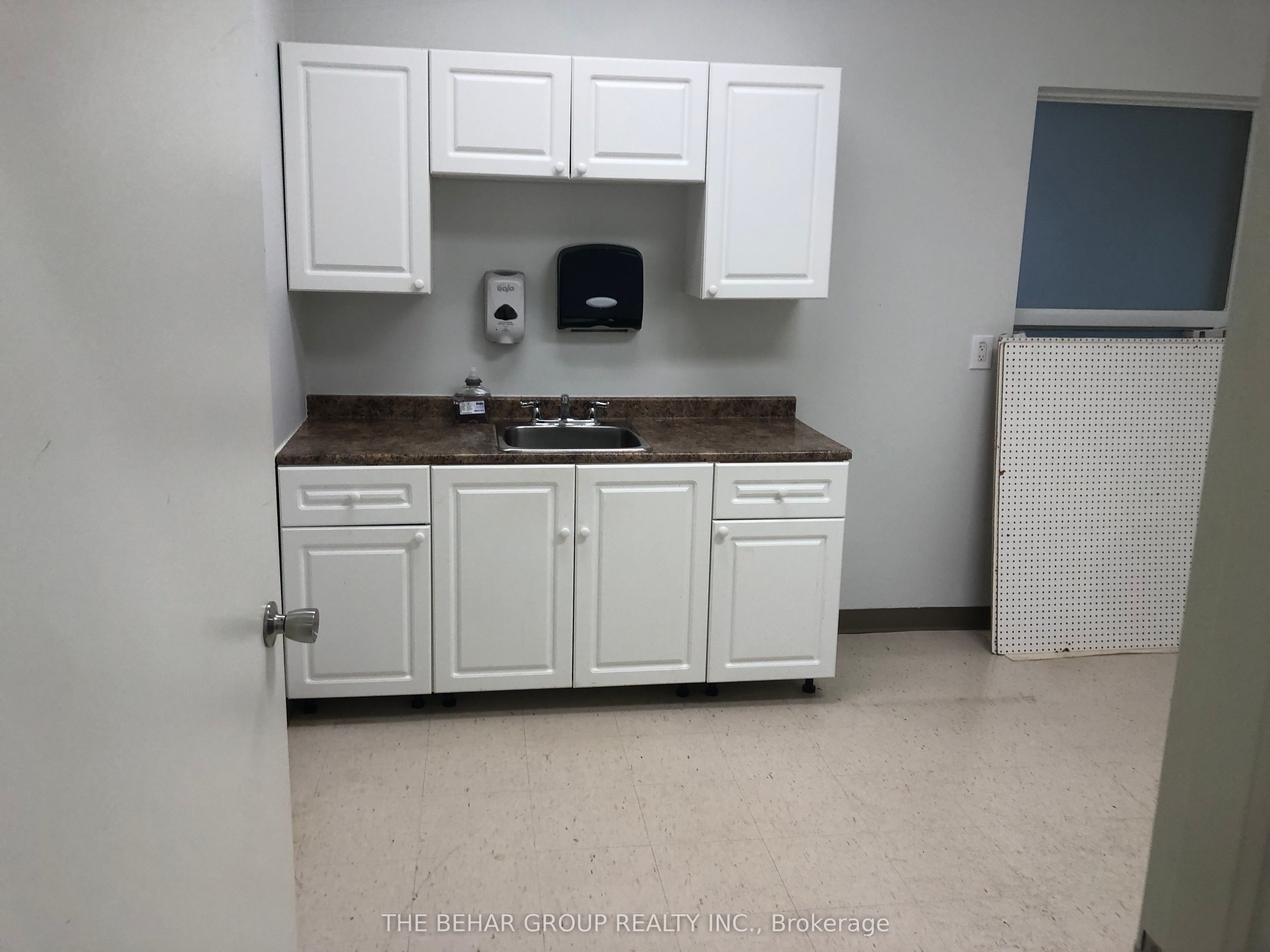 157 Holland Street E 4/5 Property Photo 7