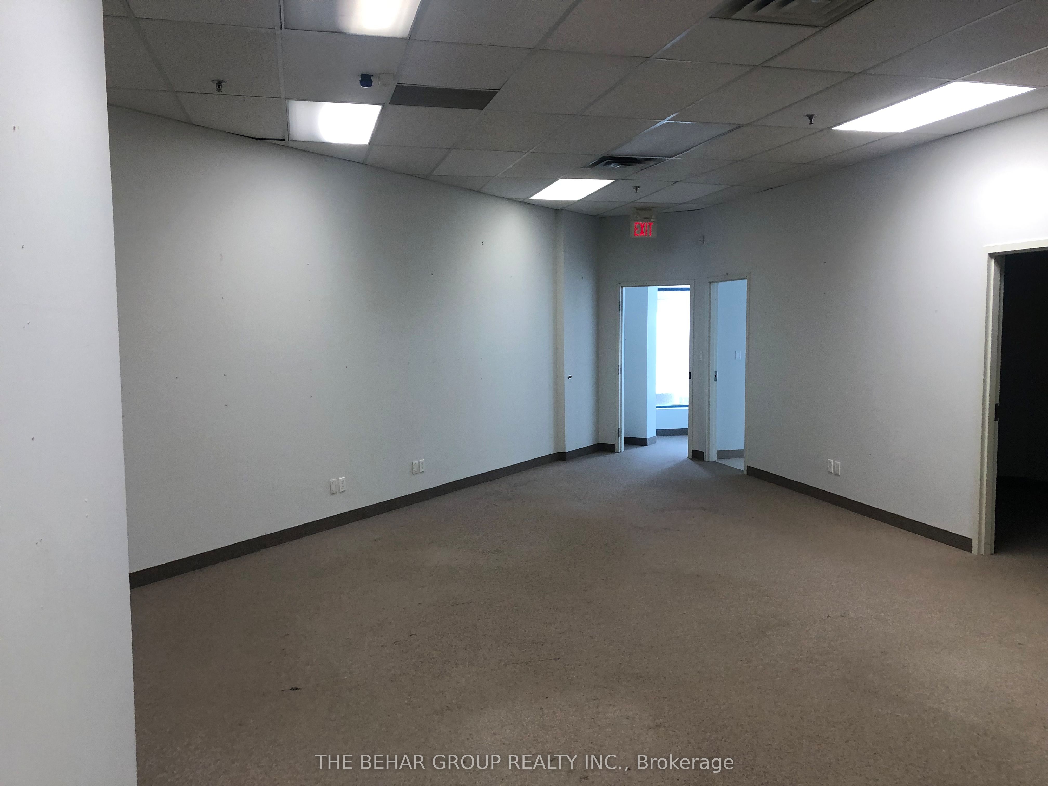 157 Holland Street E 4/5 Property Photo 8